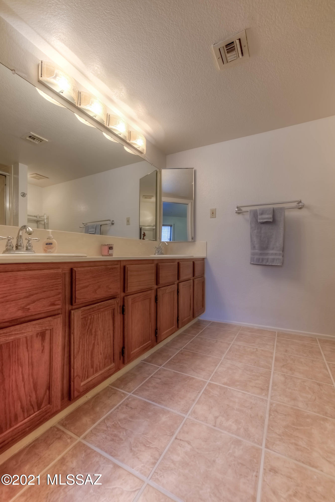 3857 N Paseo De Las Canchas