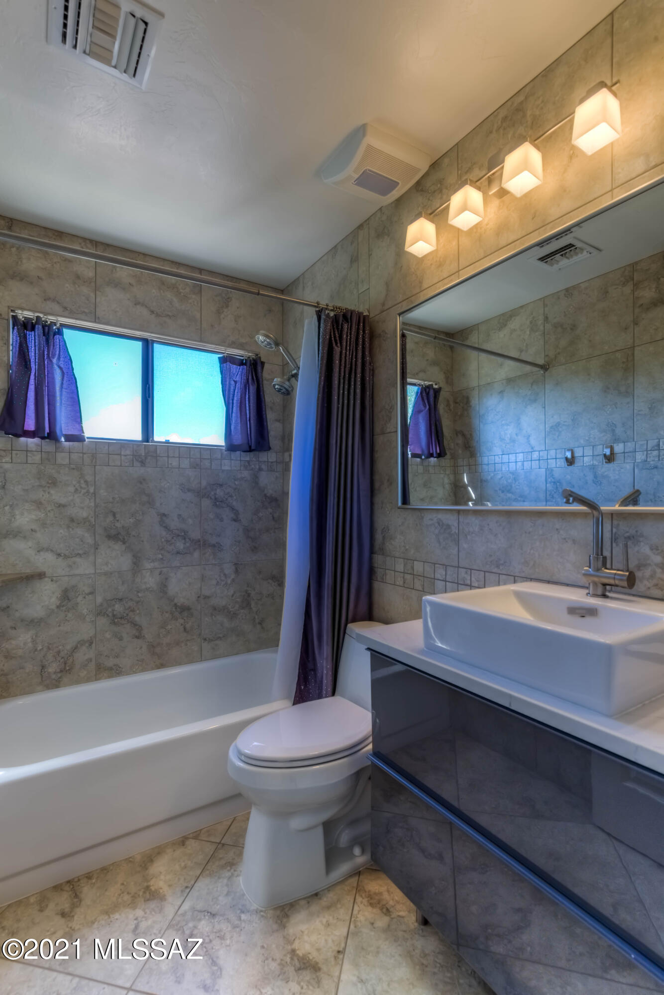 11050 N Poinsettia Drive