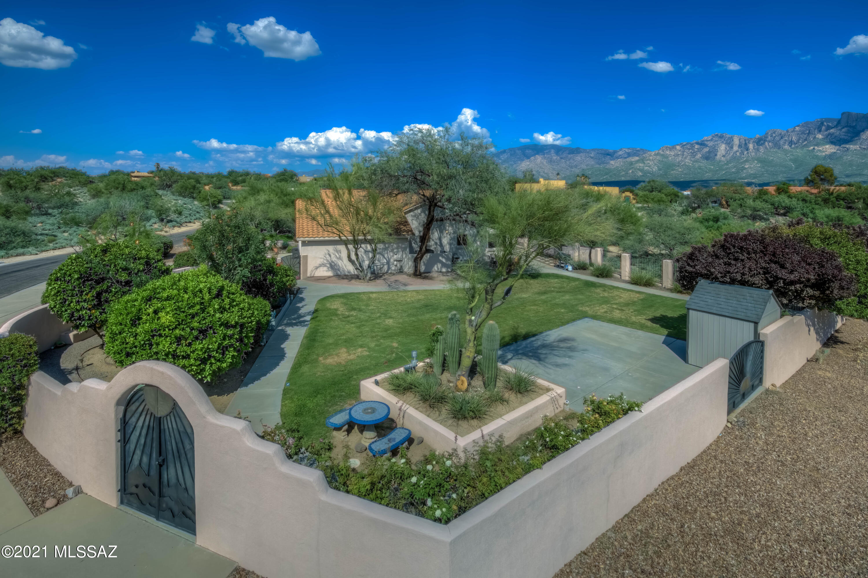 11050 N Poinsettia Drive