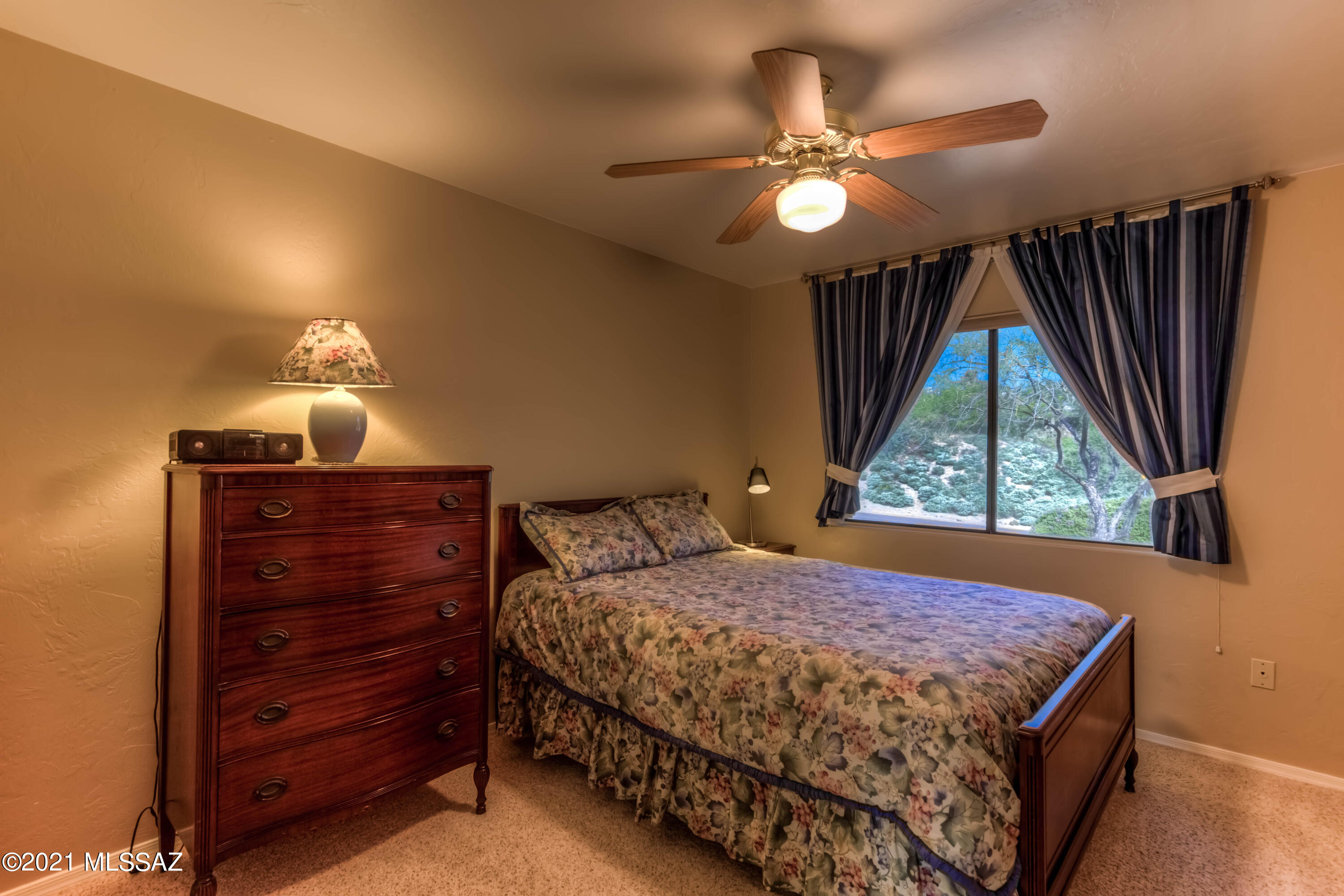 11050 N Poinsettia Drive