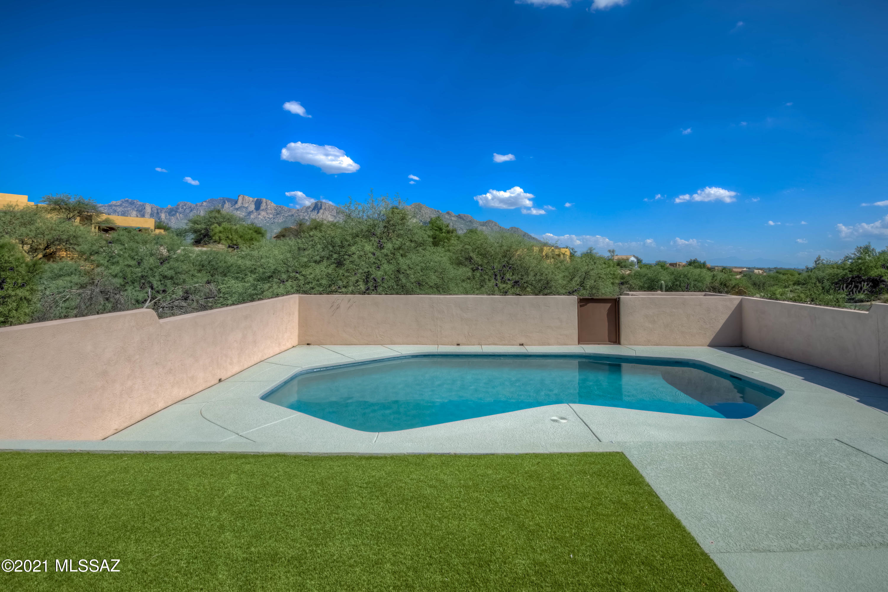 11050 N Poinsettia Drive