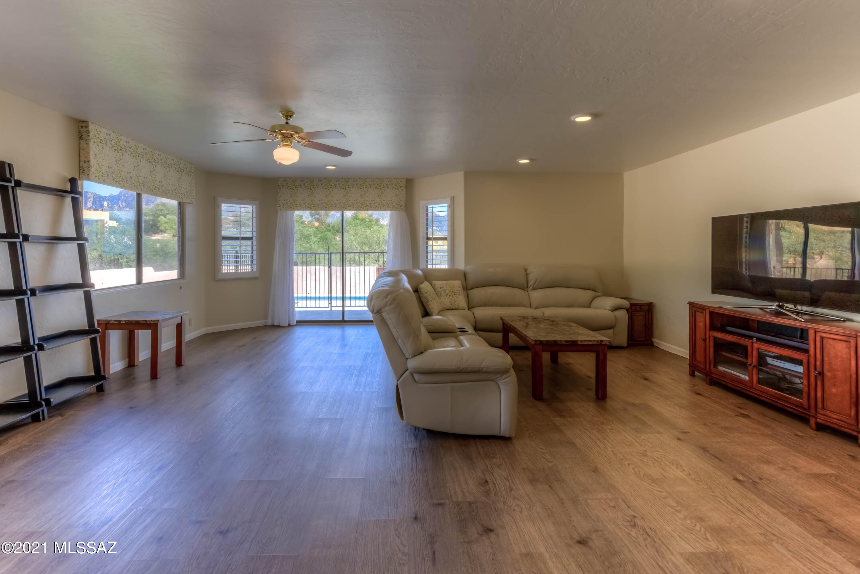 11050 N Poinsettia Drive