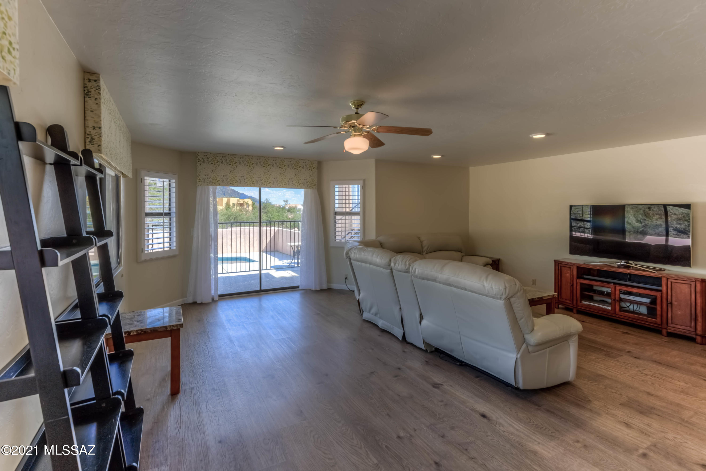 11050 N Poinsettia Drive