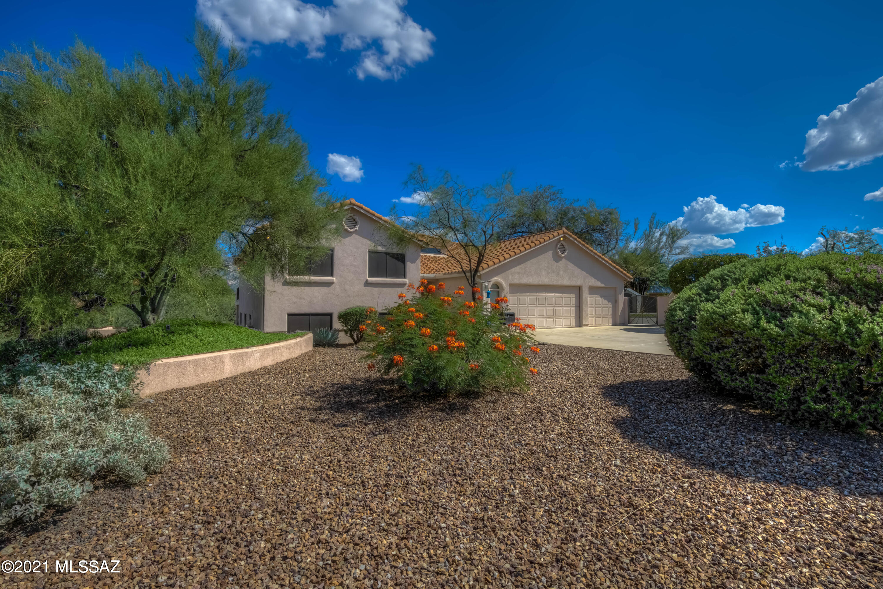 11050 N Poinsettia Drive