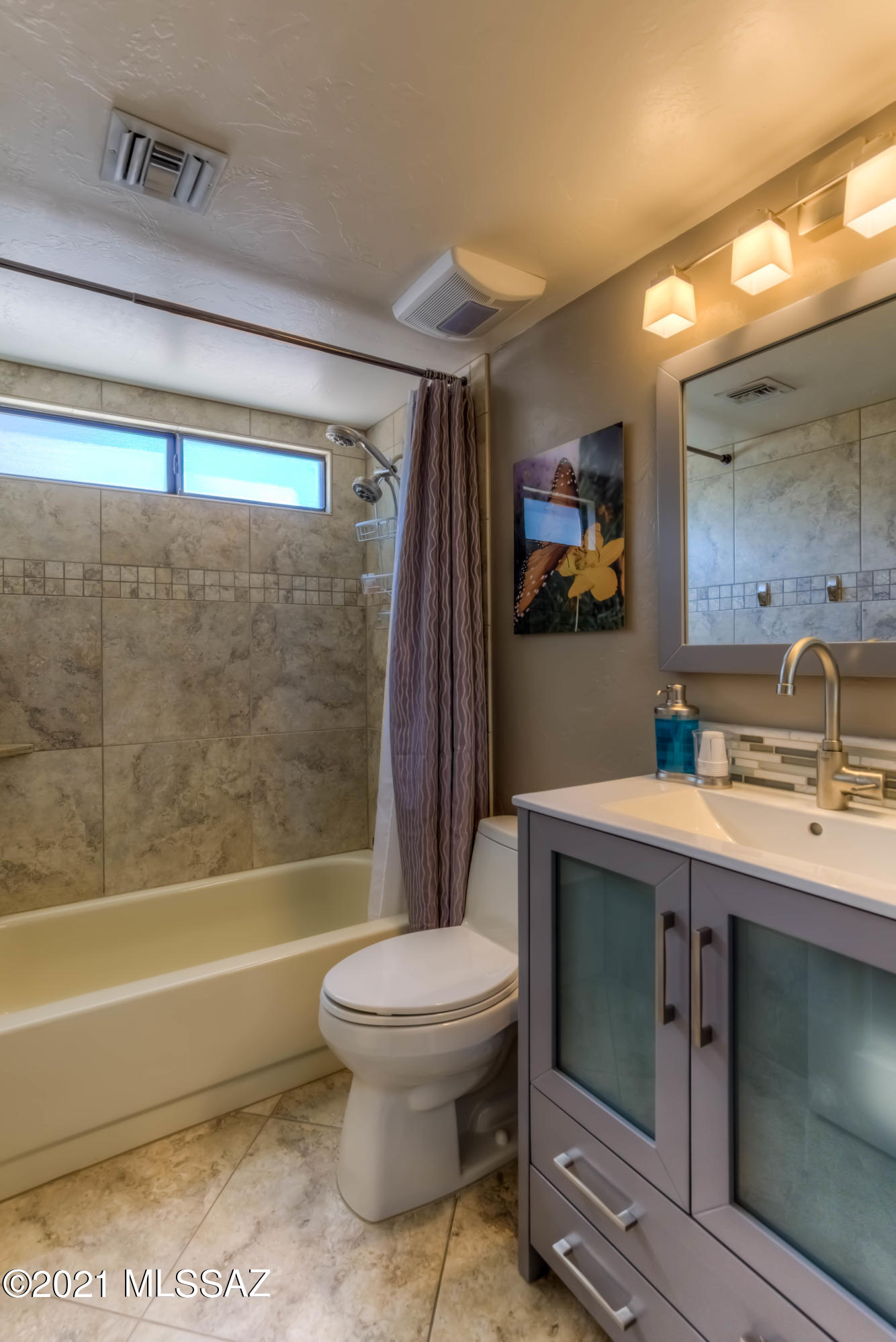 11050 N Poinsettia Drive