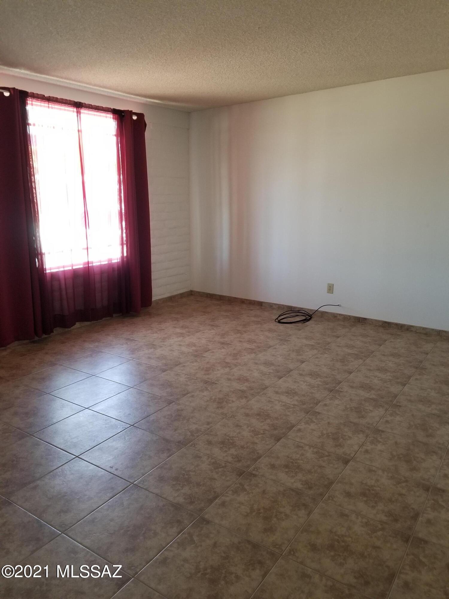 1021 W Edgewater Drive