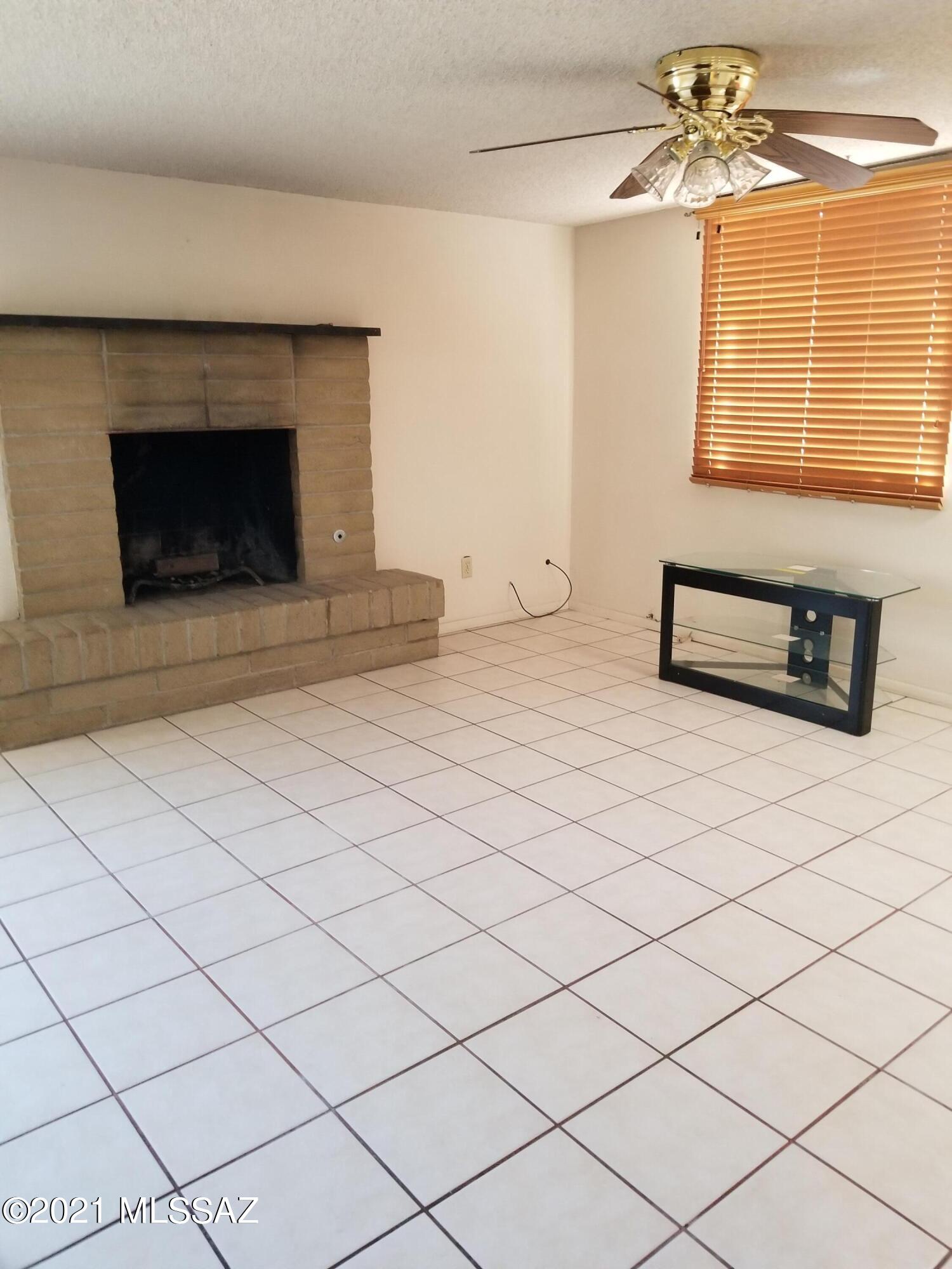 1021 W Edgewater Drive