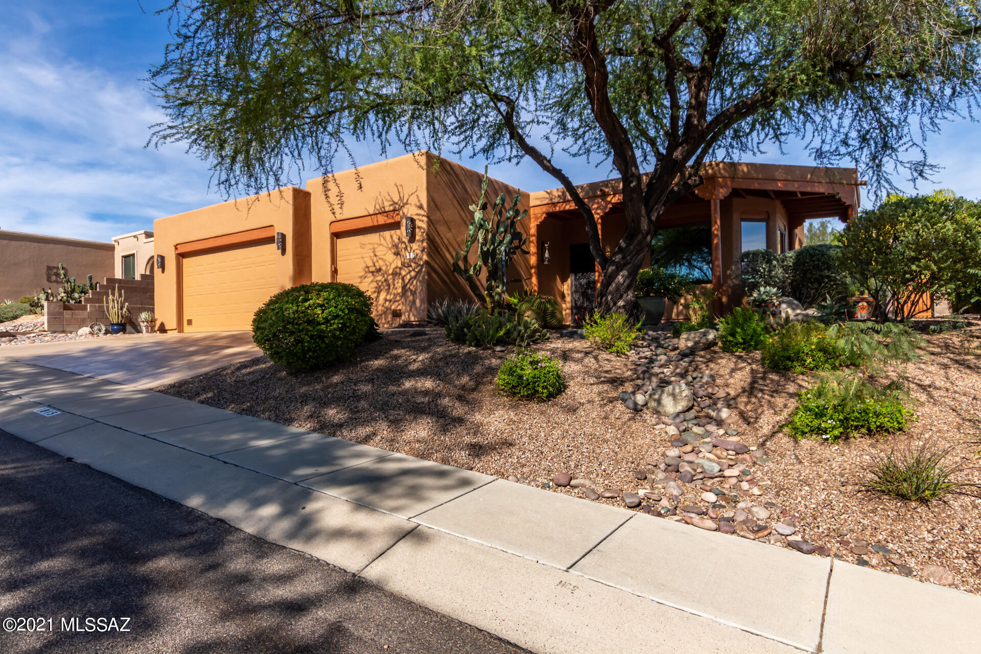 1815 E Starmist Place