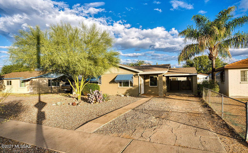 3007 E Beverly Drive