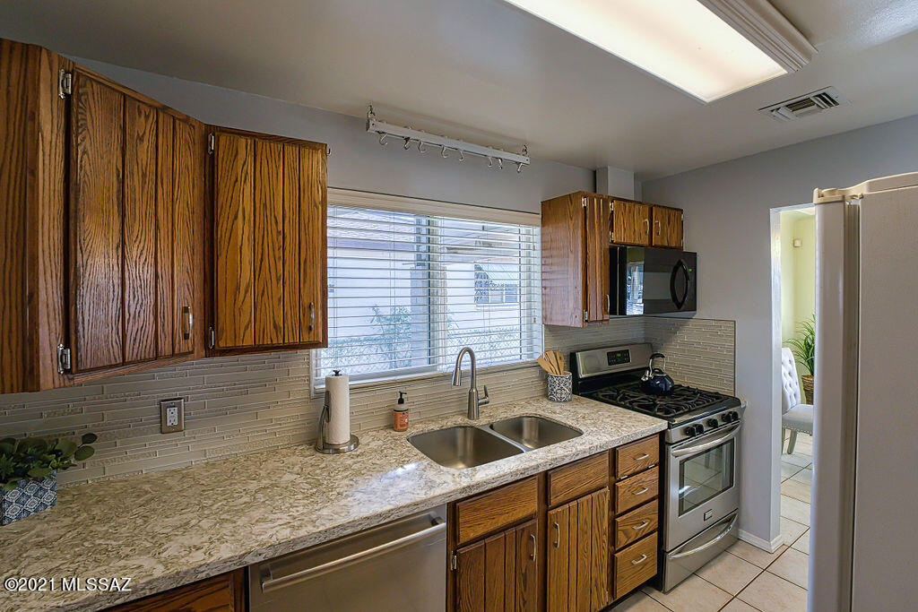 3007 E Beverly Drive