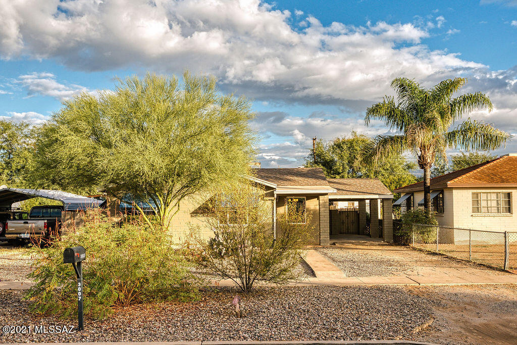 3007 E Beverly Drive