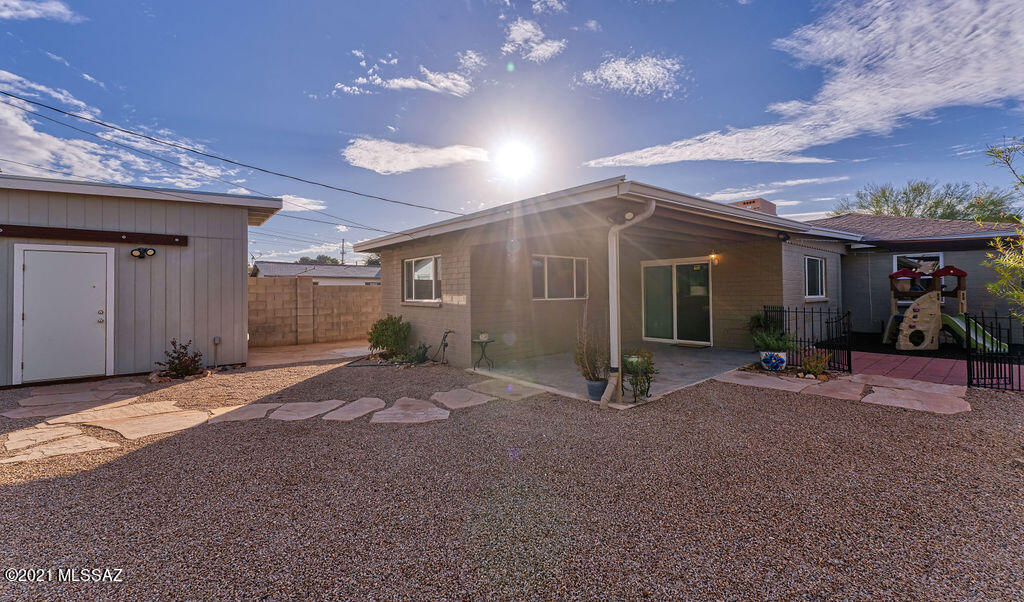 3007 E Beverly Drive