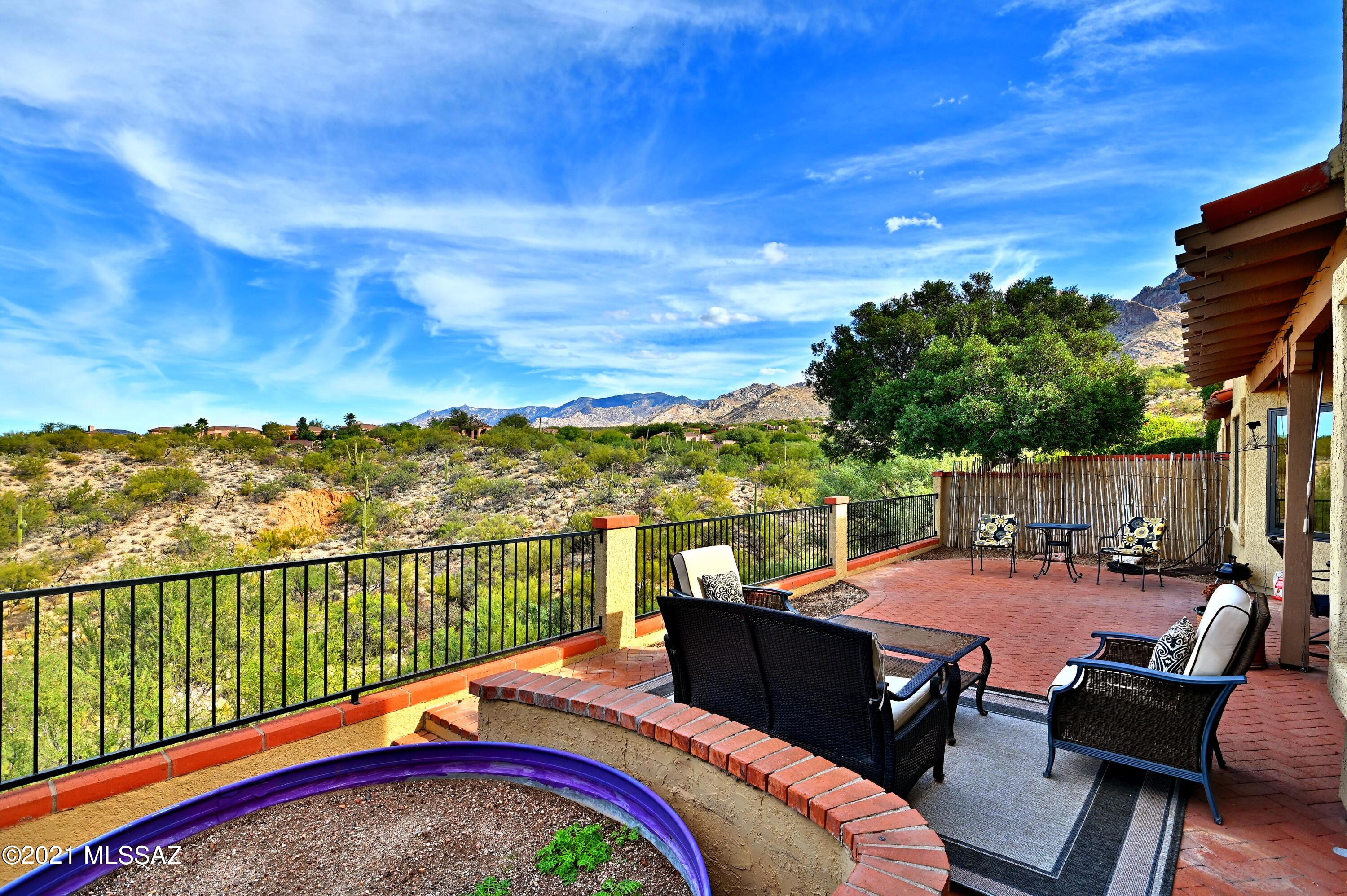 1201 E Camino Diestro