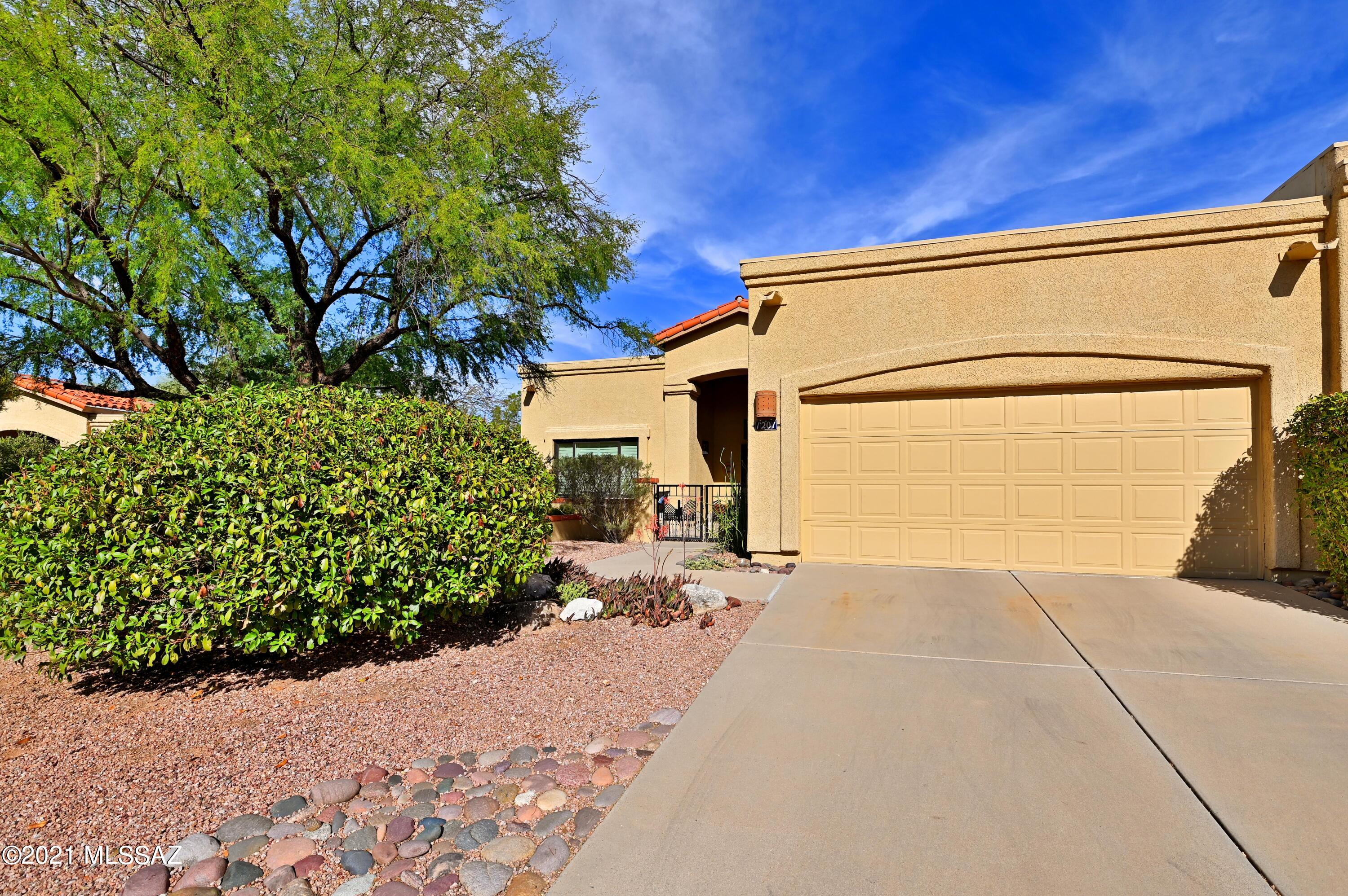 1201 E Camino Diestro