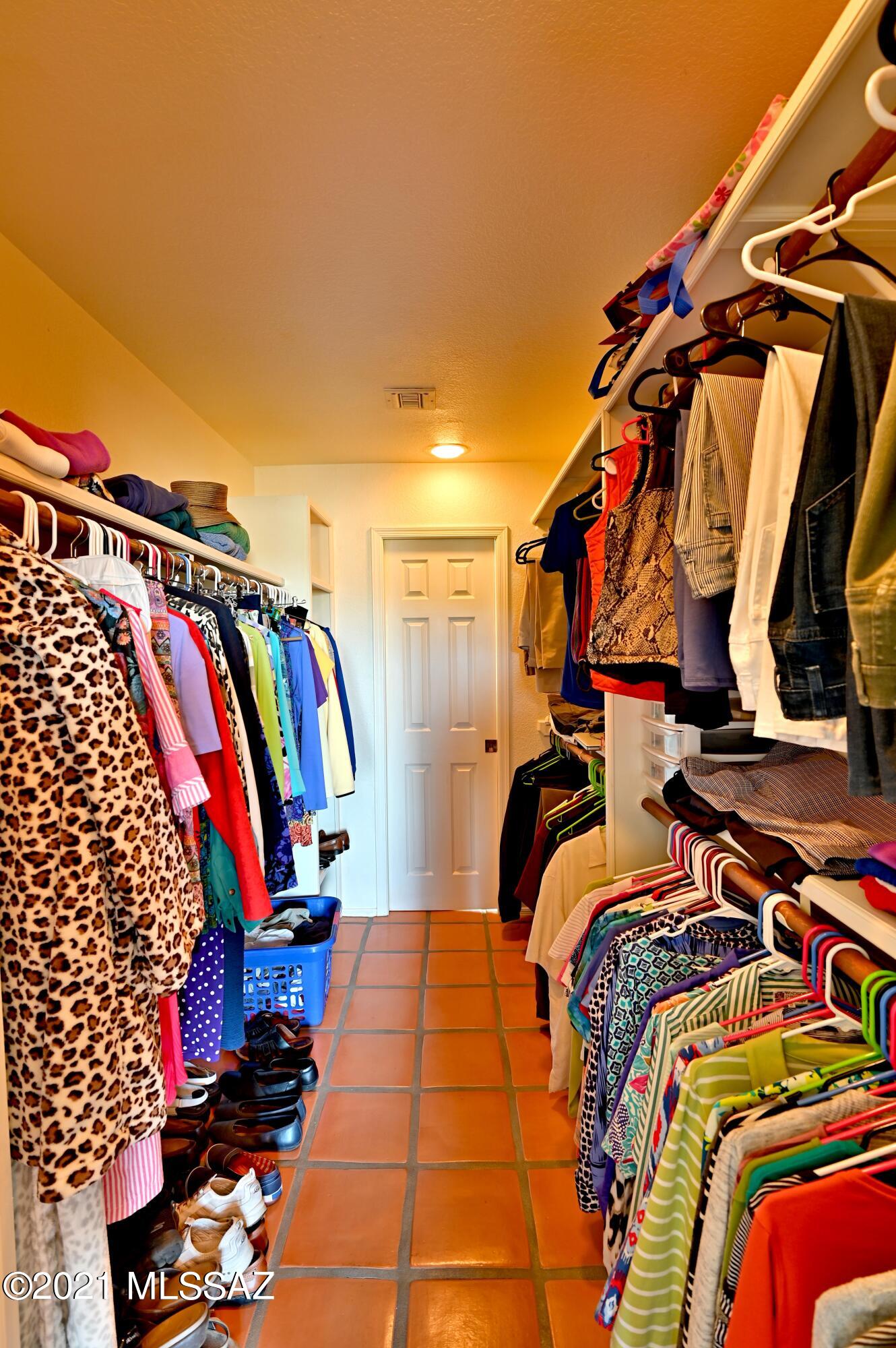 1201 E Camino Diestro