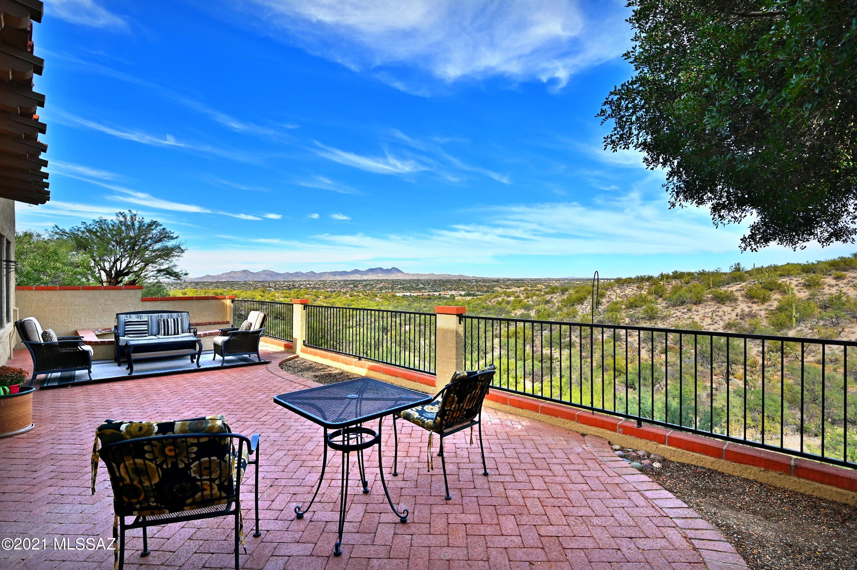 1201 E Camino Diestro