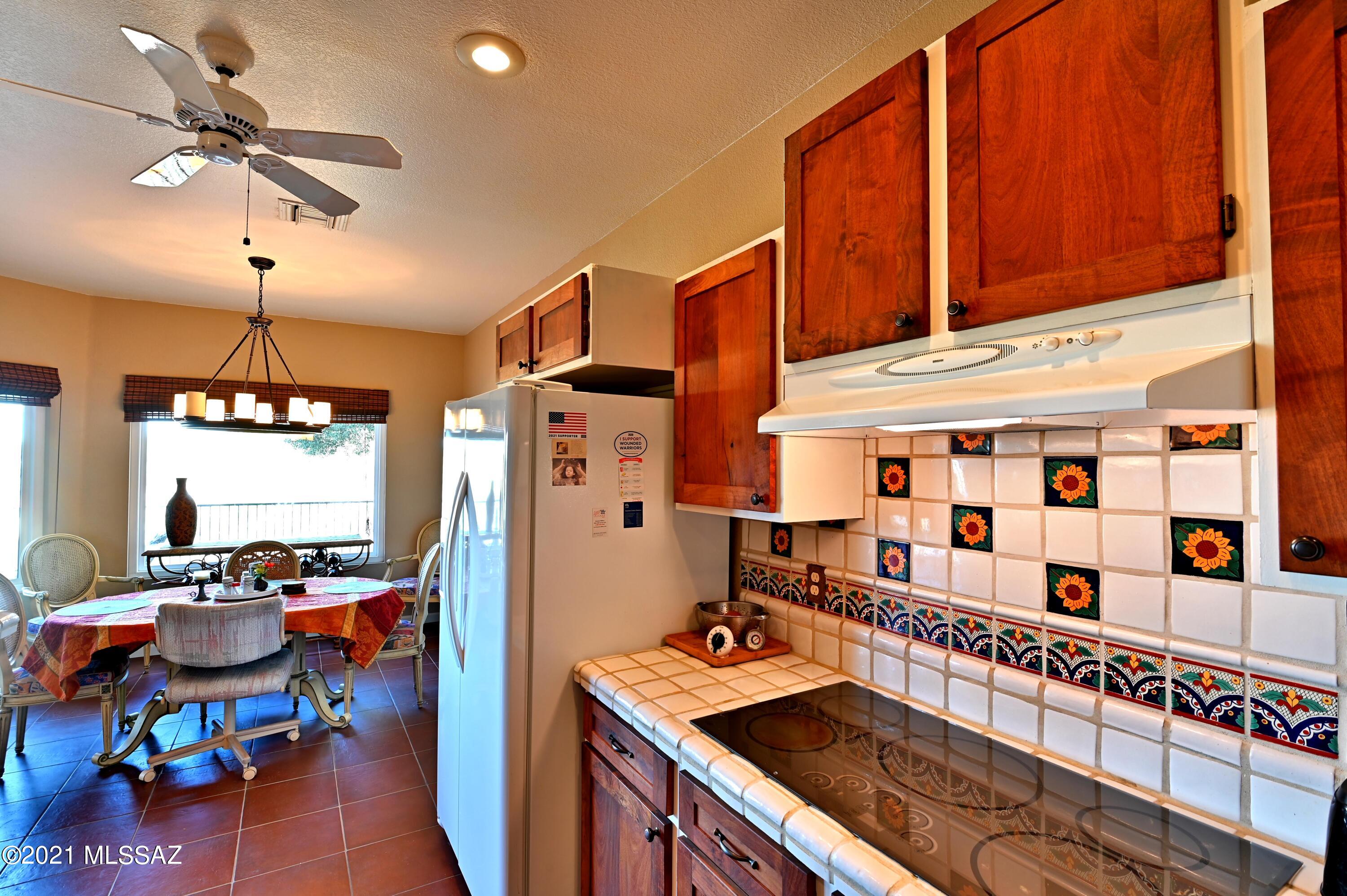 1201 E Camino Diestro