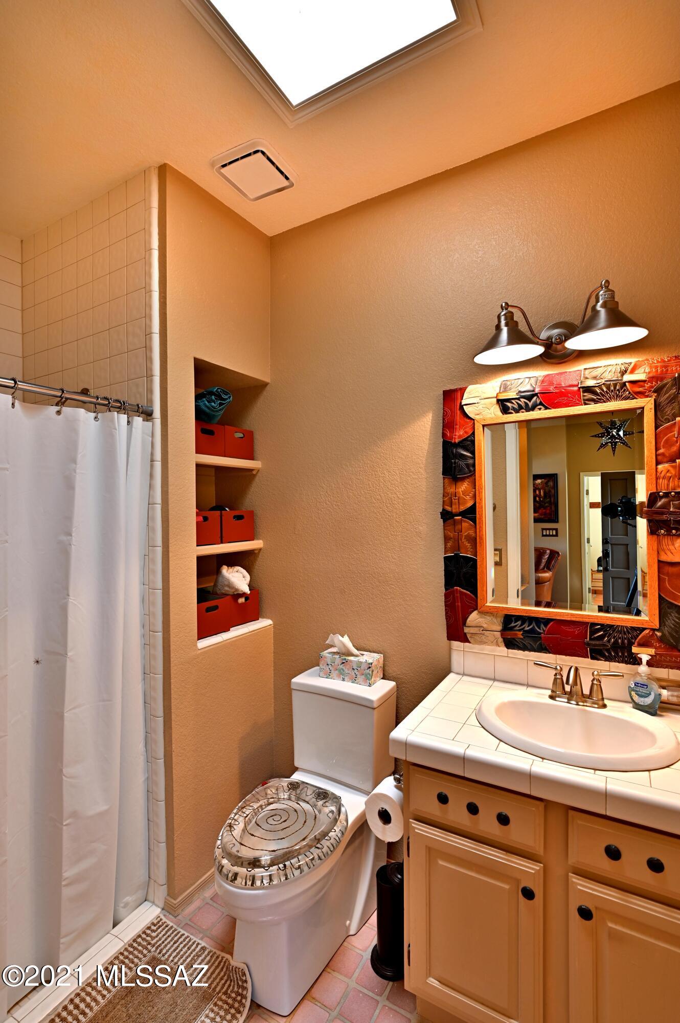 1201 E Camino Diestro