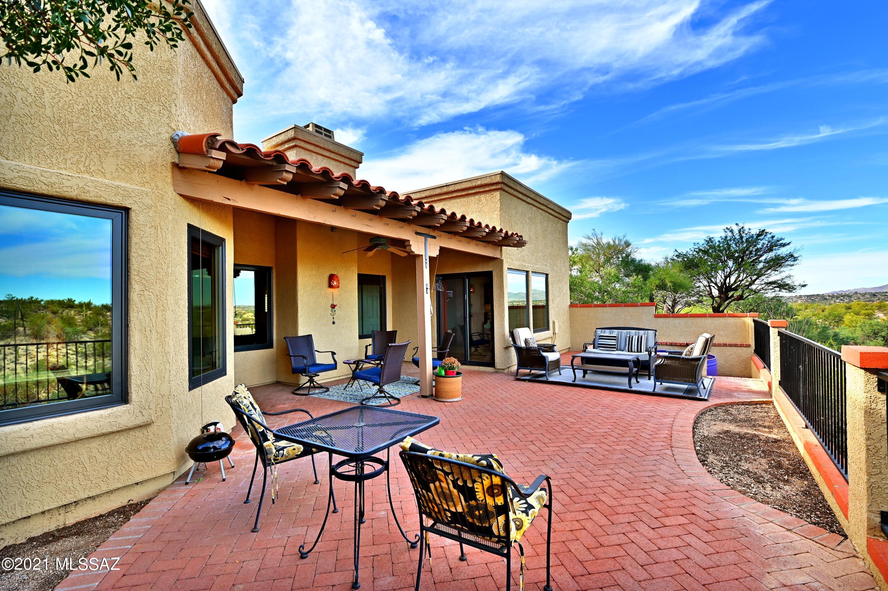 1201 E Camino Diestro