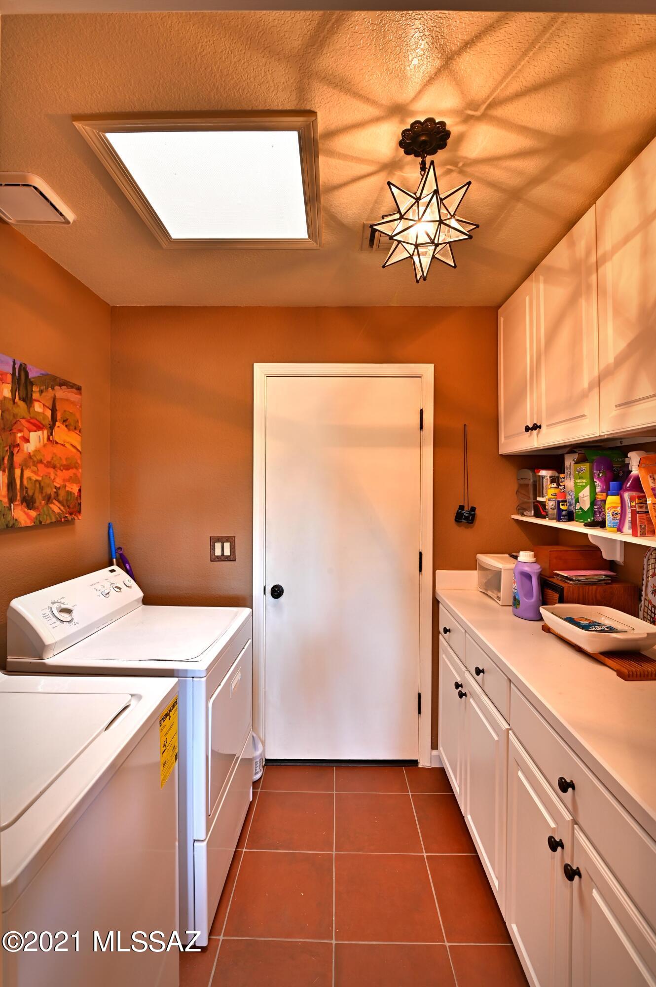 1201 E Camino Diestro