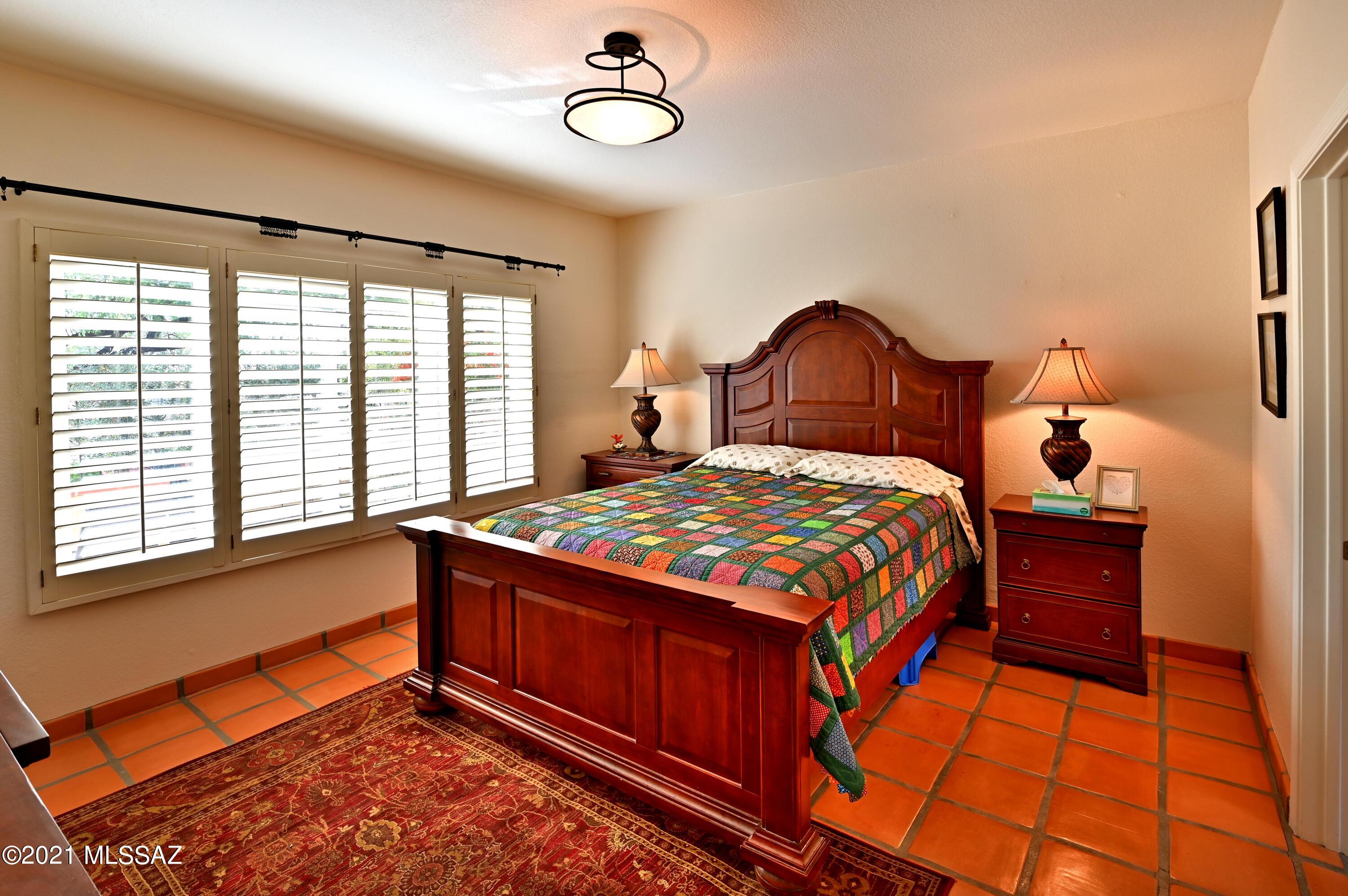 1201 E Camino Diestro