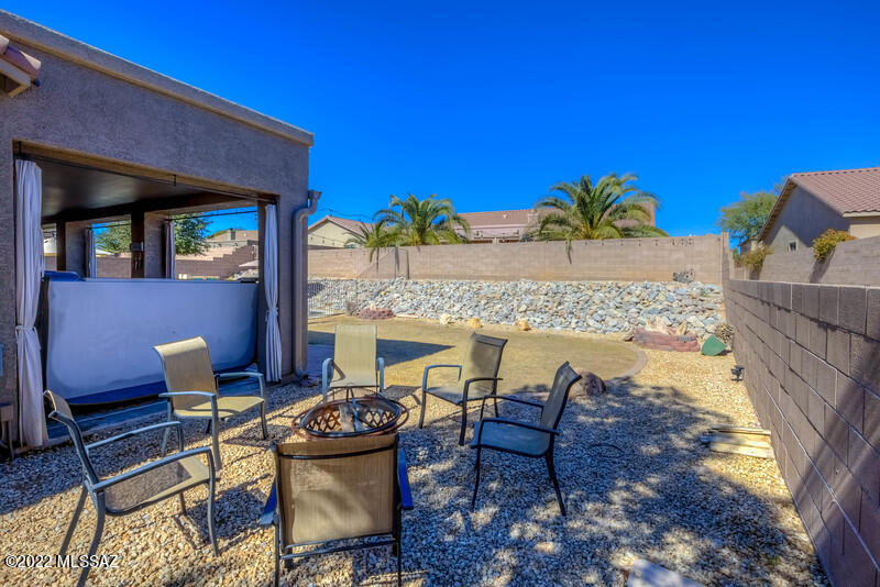 3725 E Northern Dancer Road