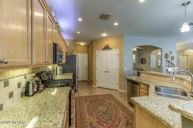 3725 E Northern Dancer Road