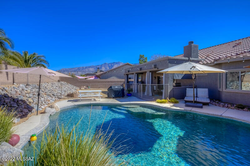 3725 E Northern Dancer Road