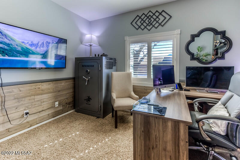 3725 E Northern Dancer Road