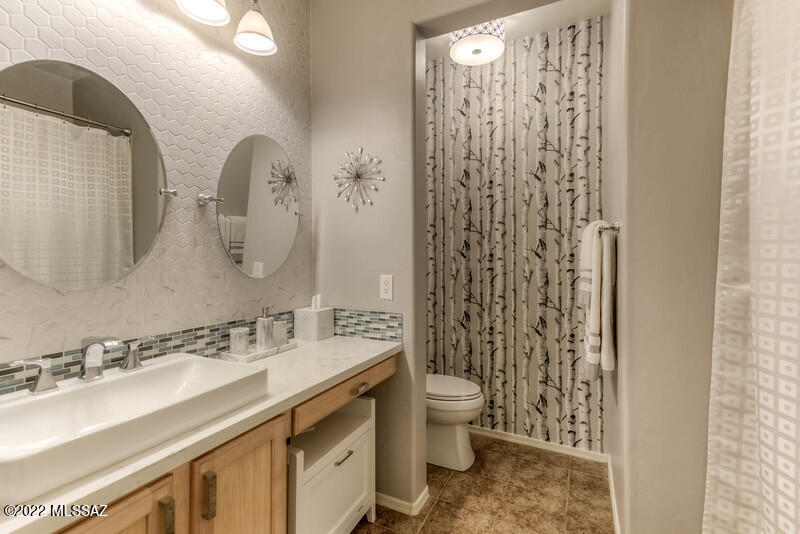 3725 E Northern Dancer Road