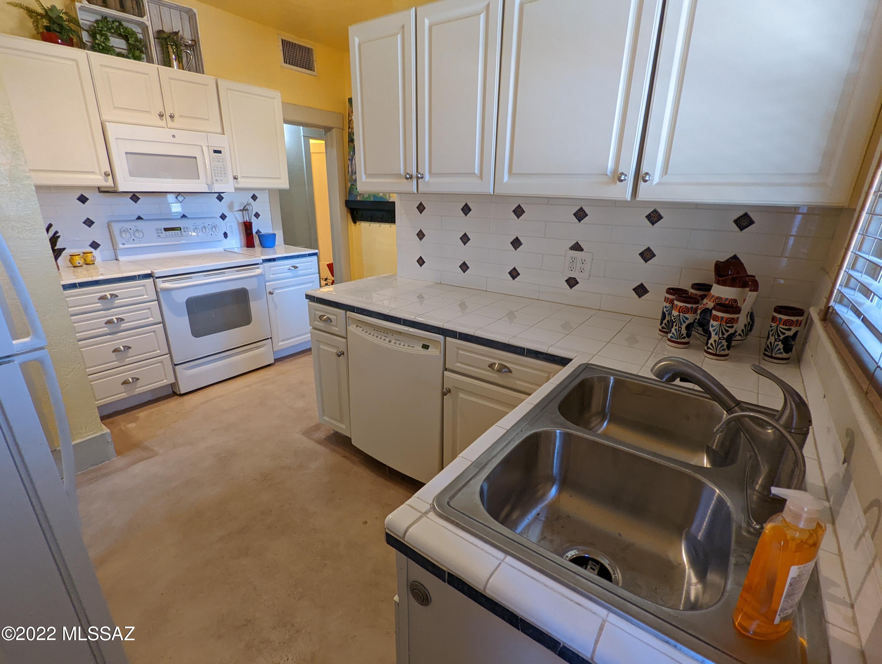 1334 N Campbell Avenue