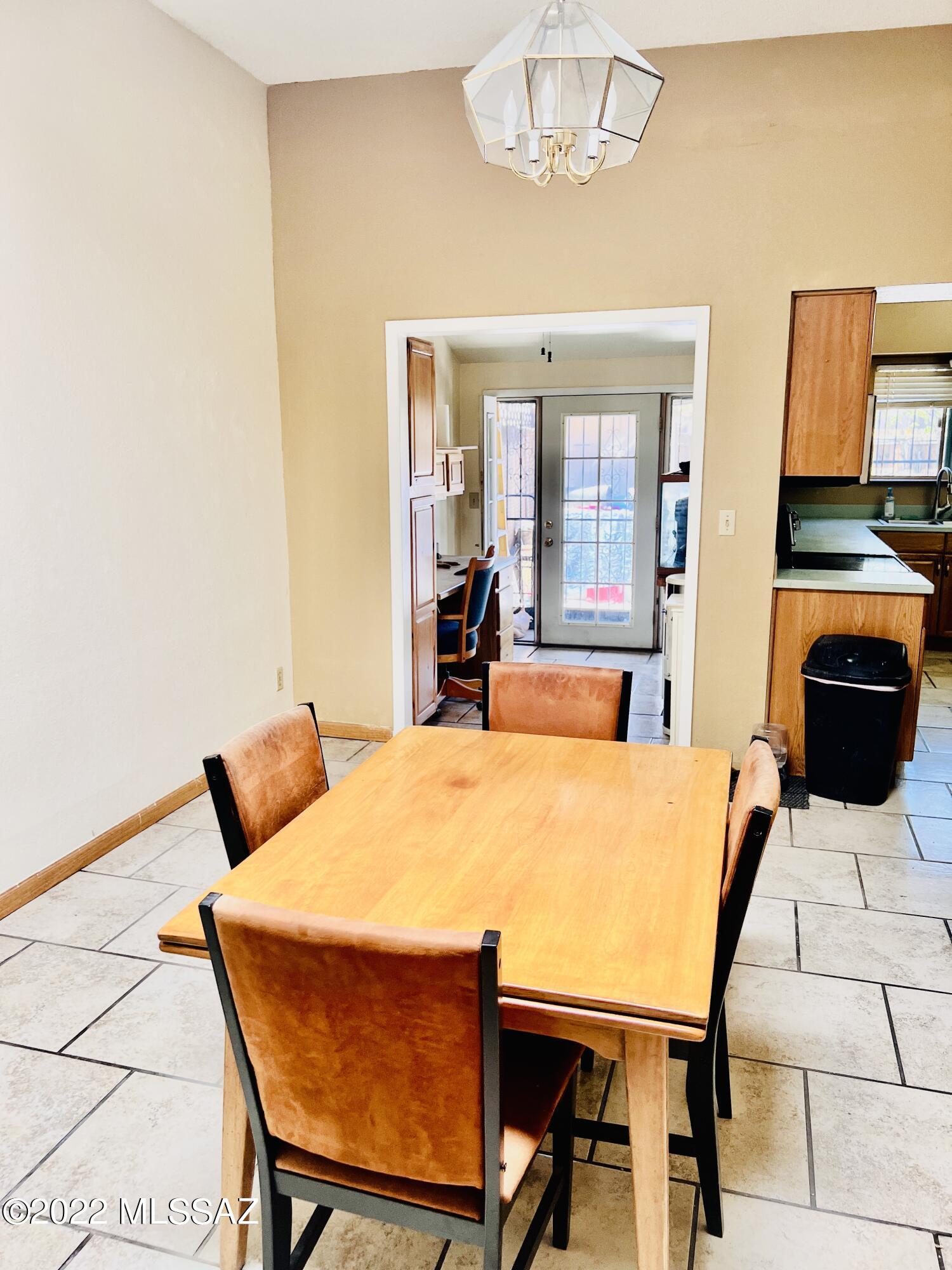 4309 W Pyracantha Drive