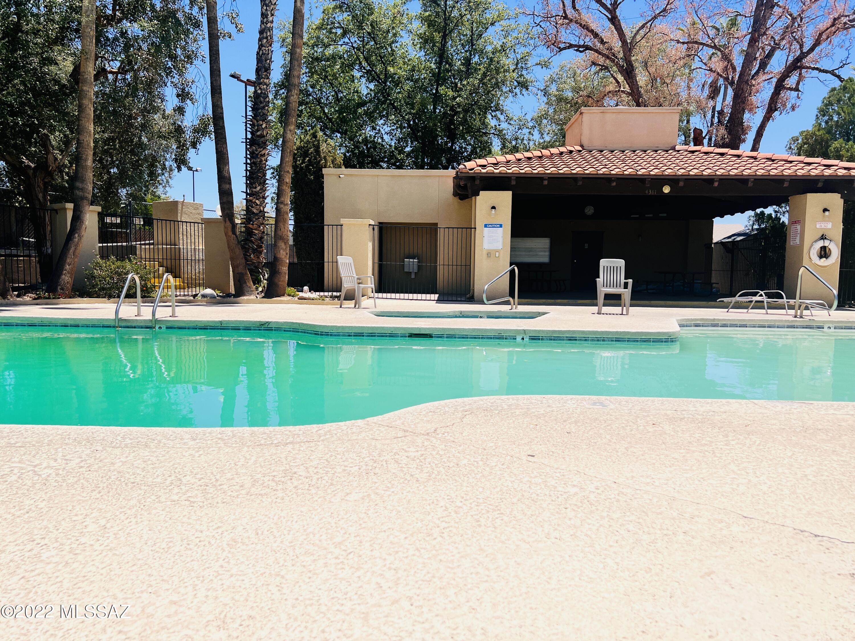 4309 W Pyracantha Drive