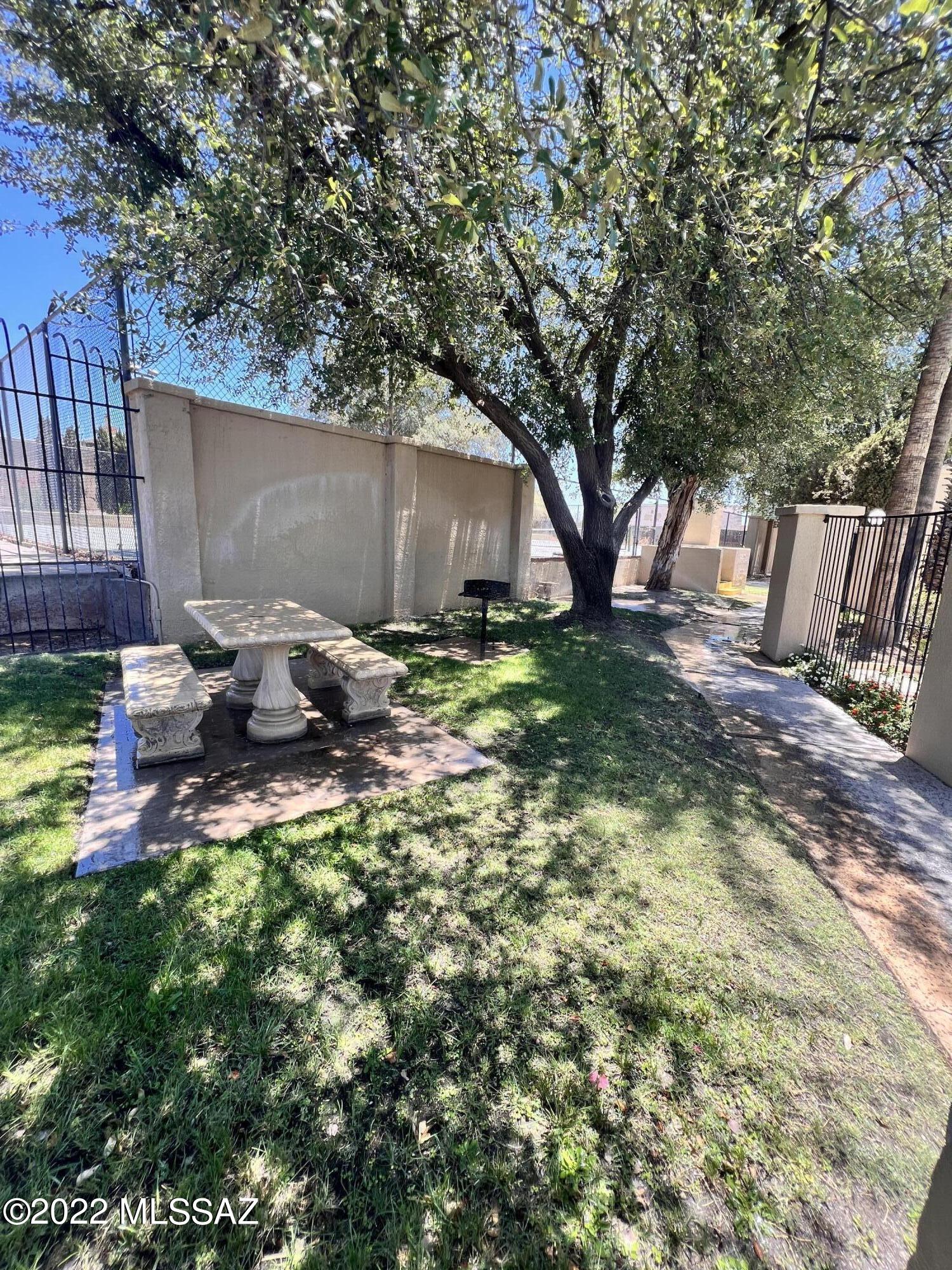 4309 W Pyracantha Drive