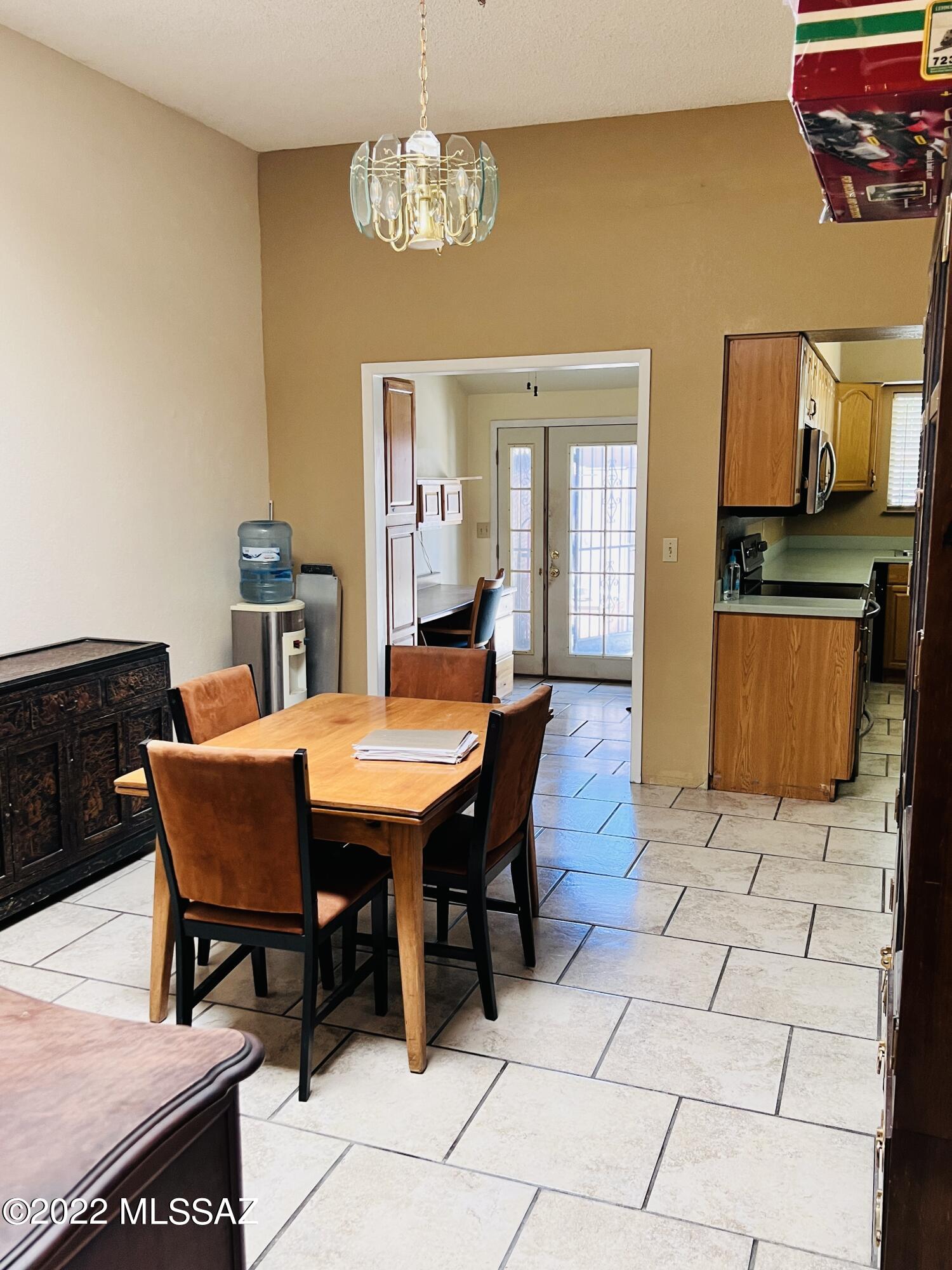 4309 W Pyracantha Drive