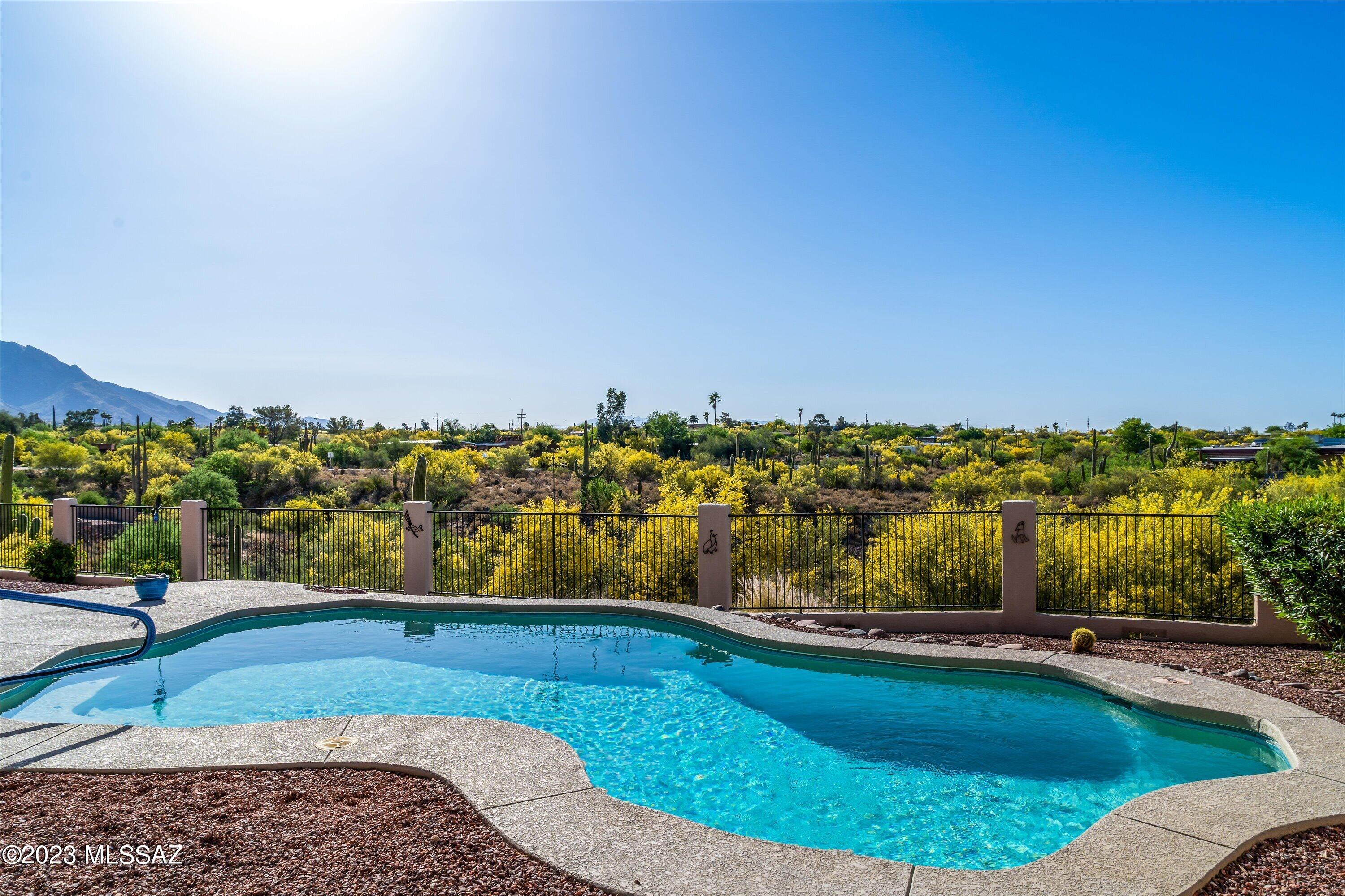 6738 N Shadow Run Drive