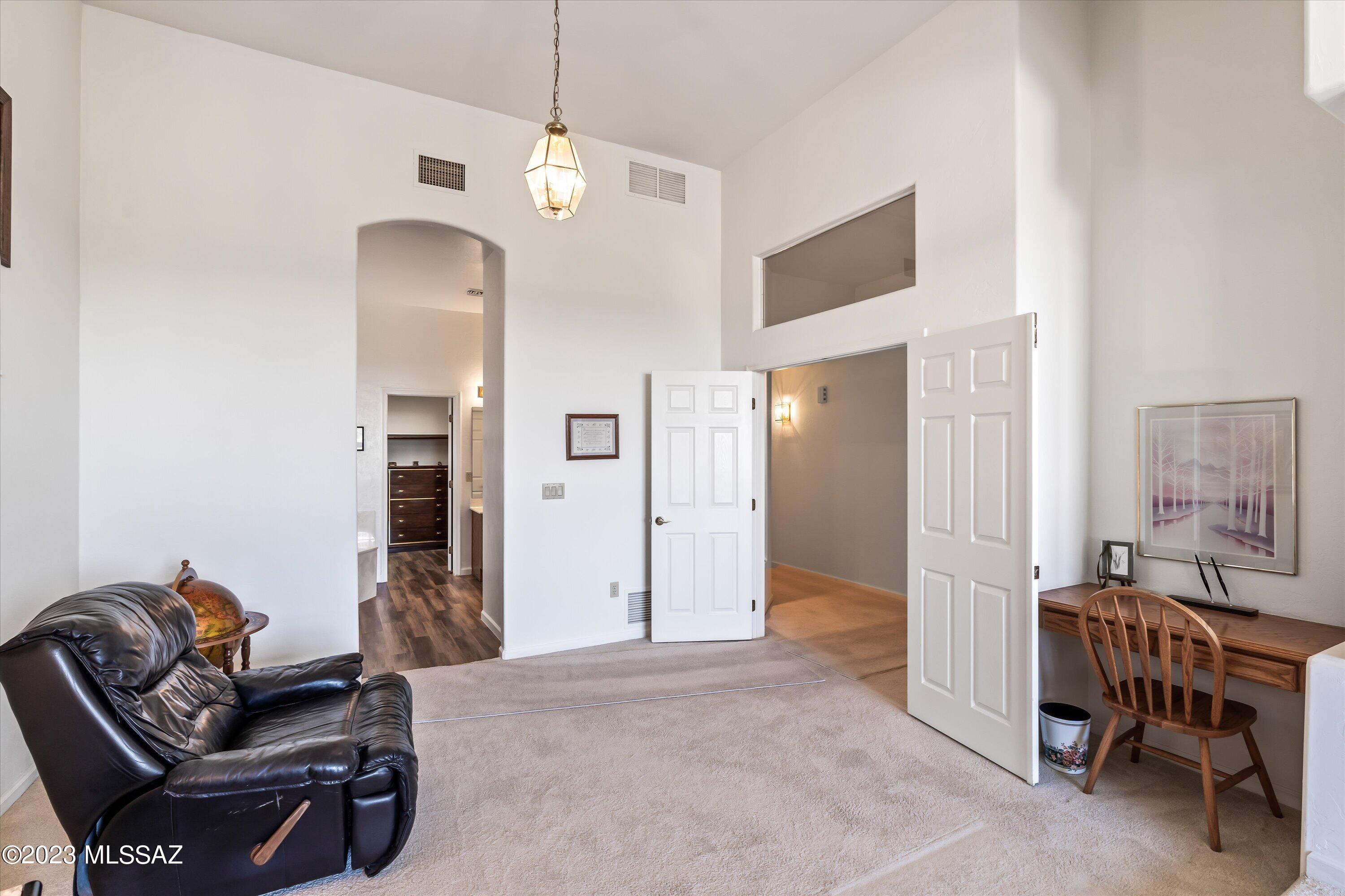 6738 N Shadow Run Drive