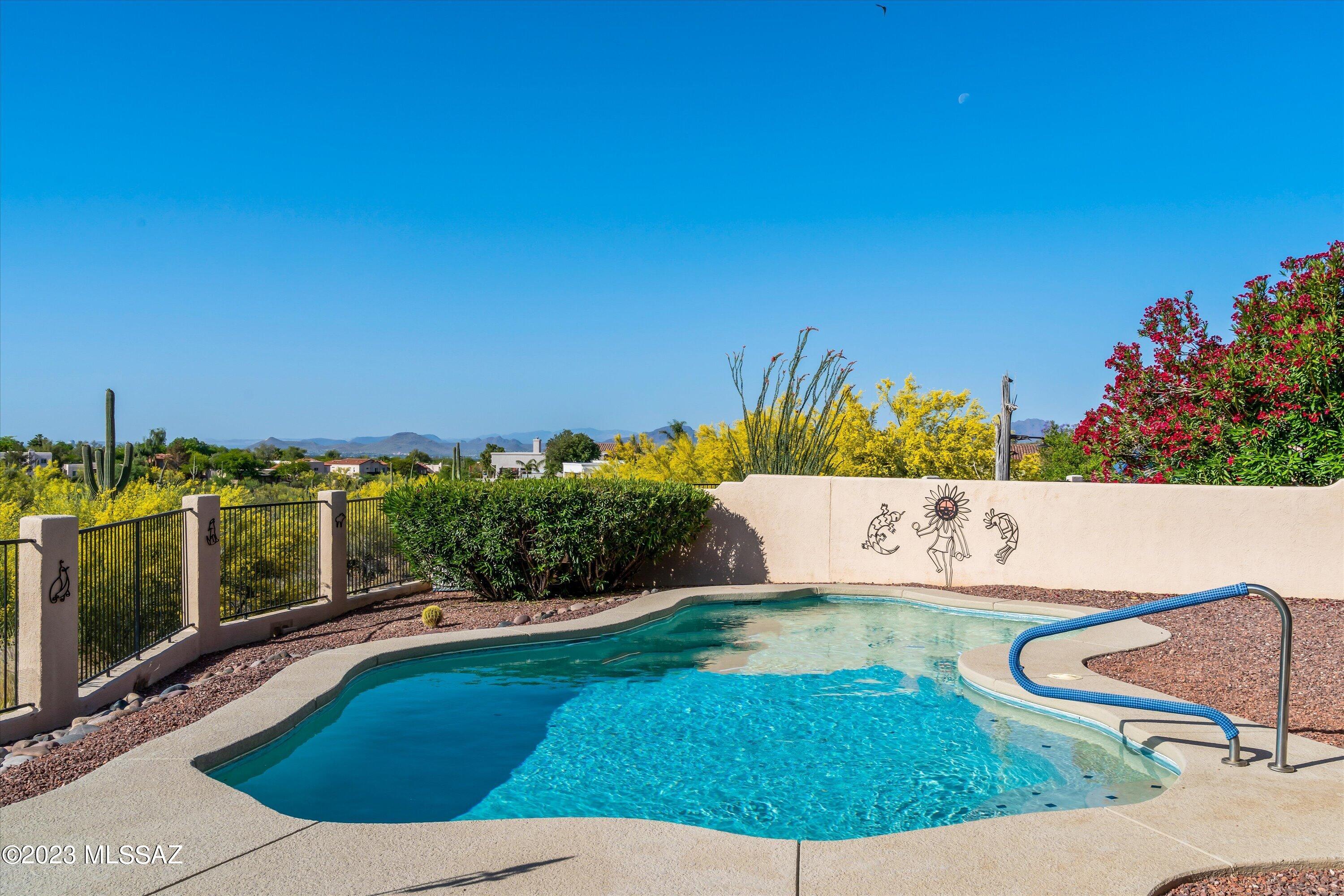 6738 N Shadow Run Drive