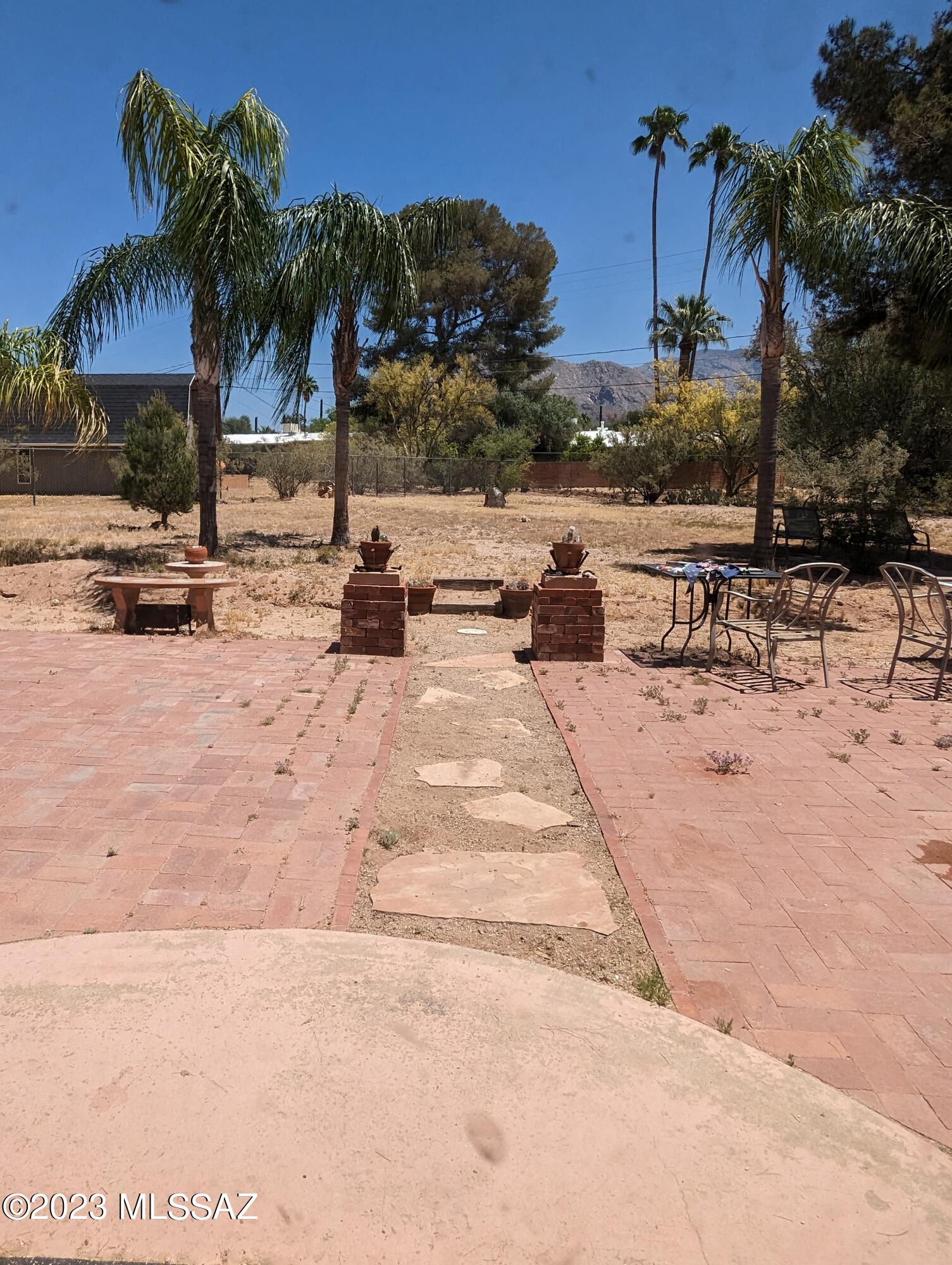 7424 N La Canada Drive