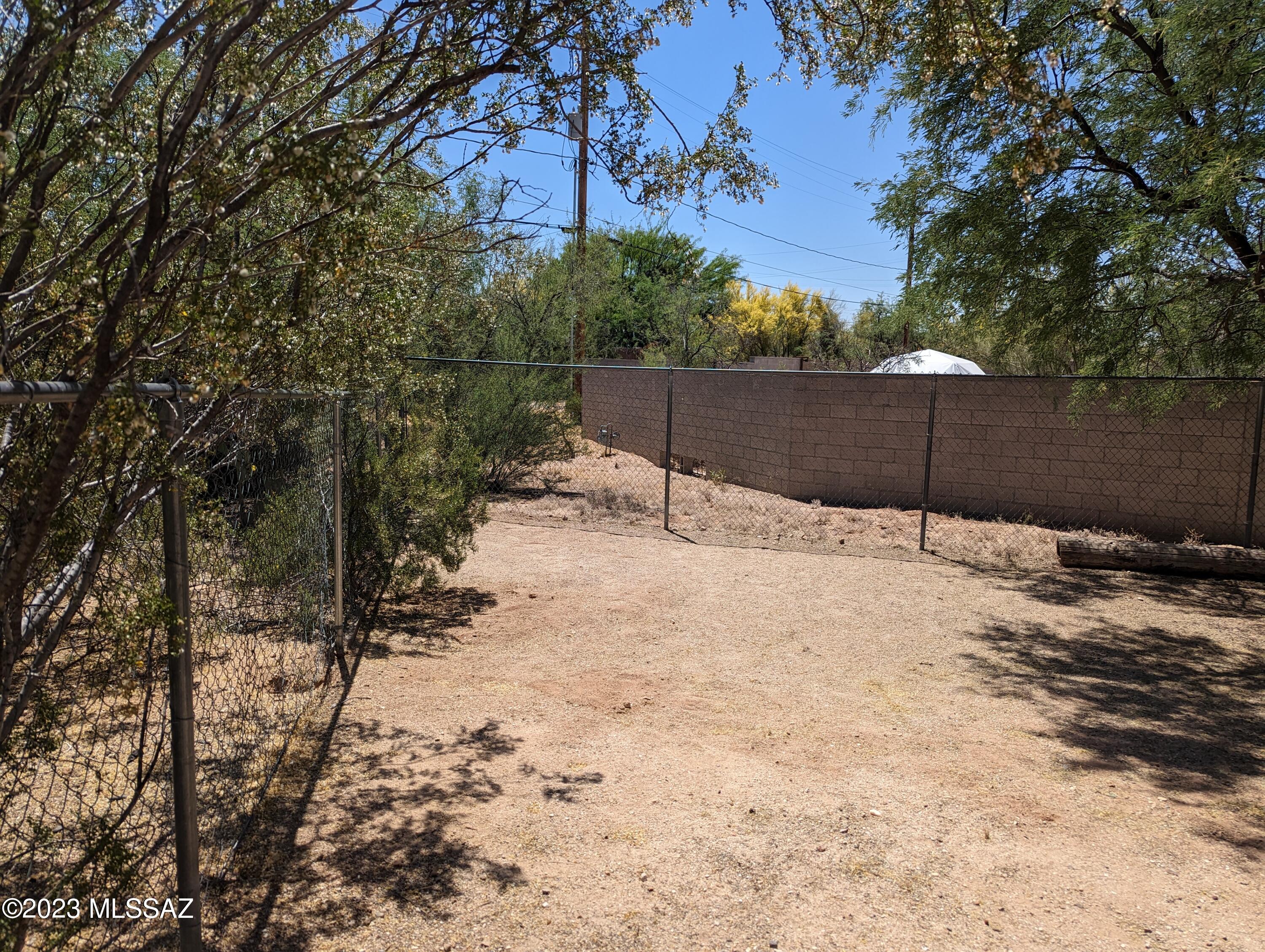 7424 N La Canada Drive