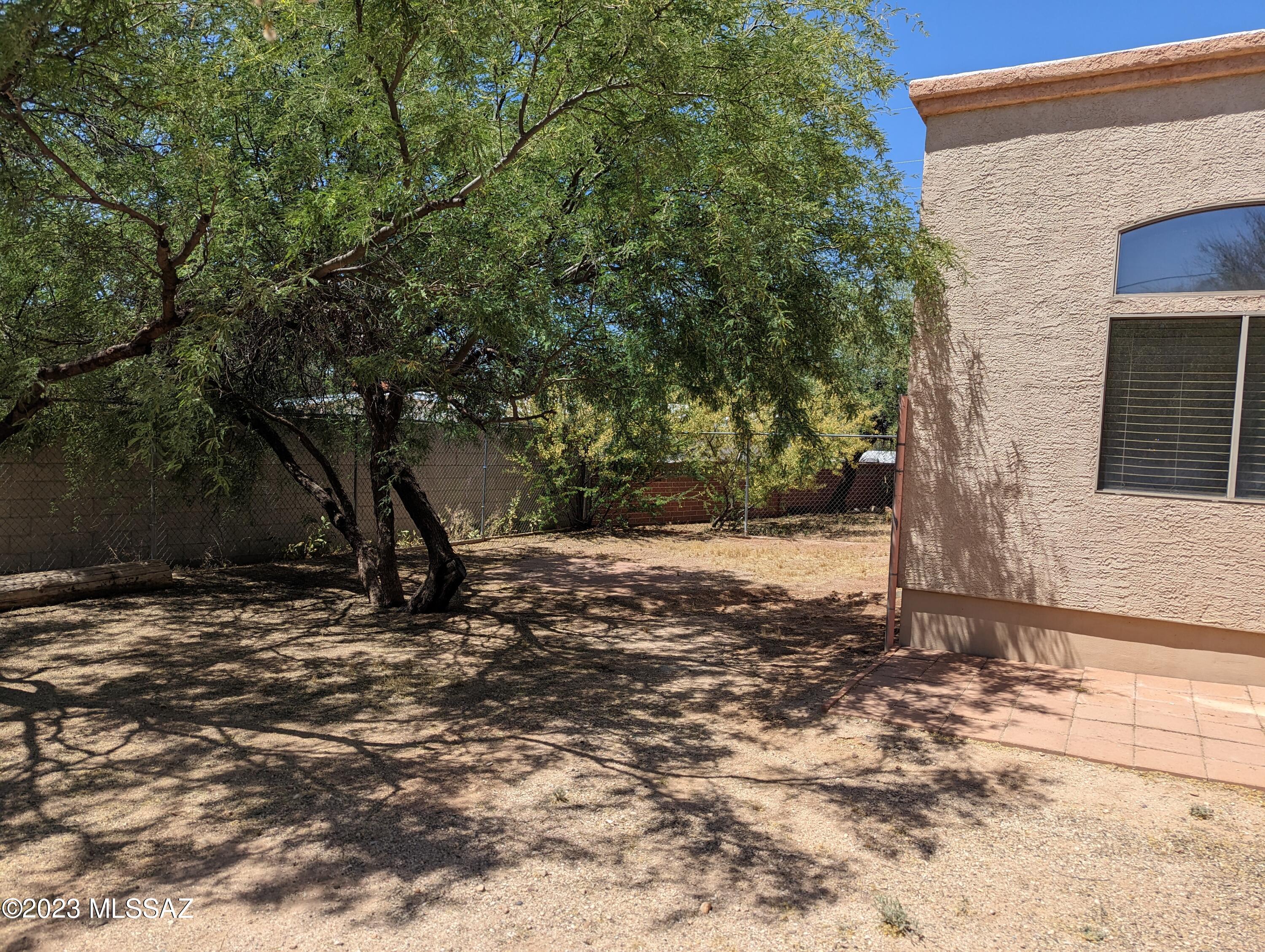 7424 N La Canada Drive