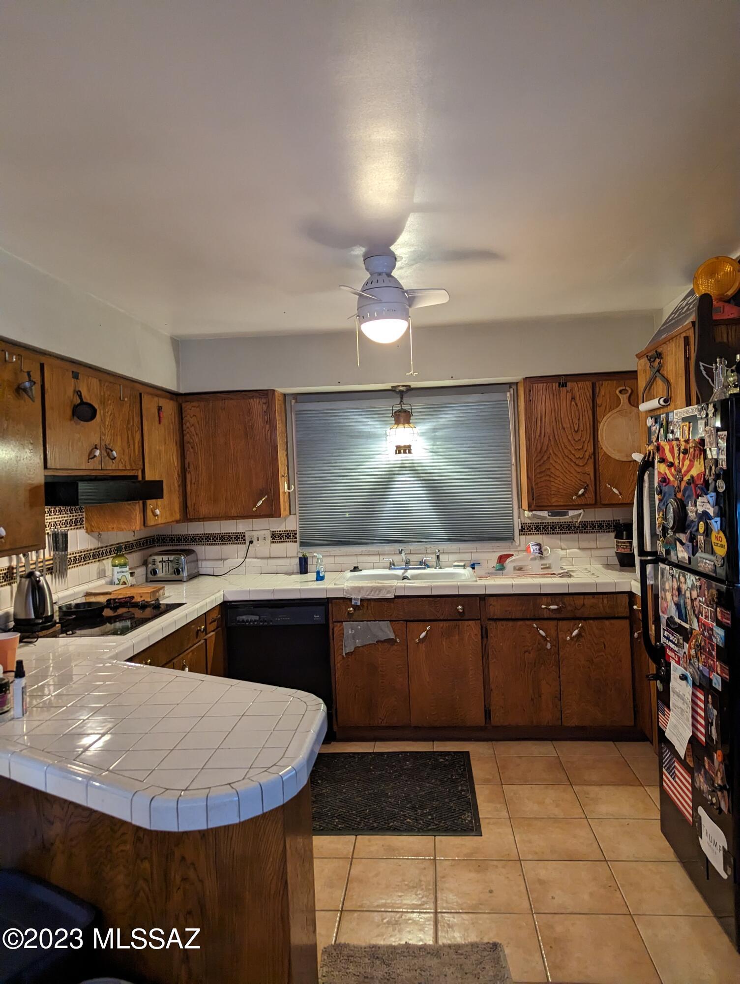 7424 N La Canada Drive