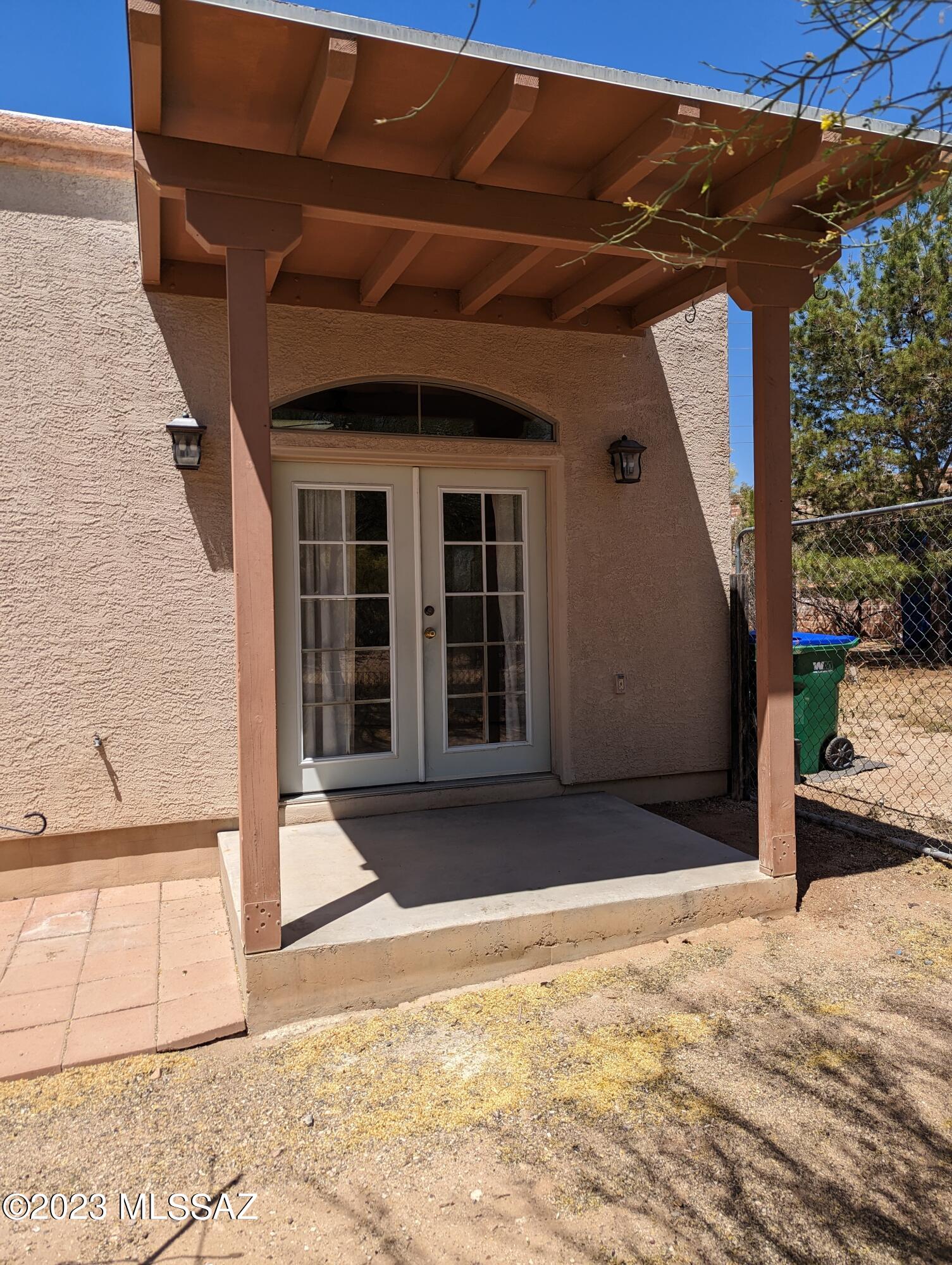 7424 N La Canada Drive