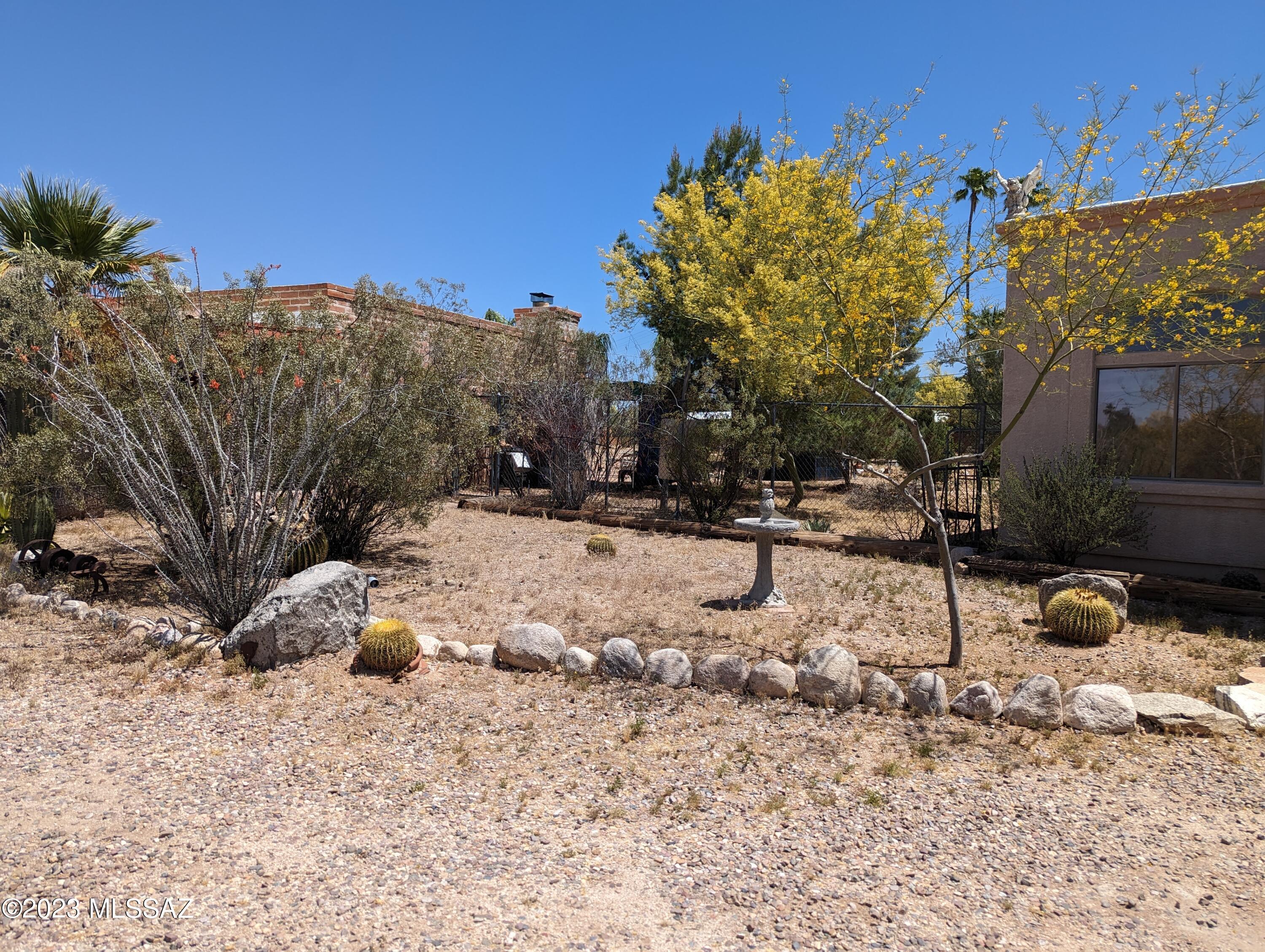 7424 N La Canada Drive