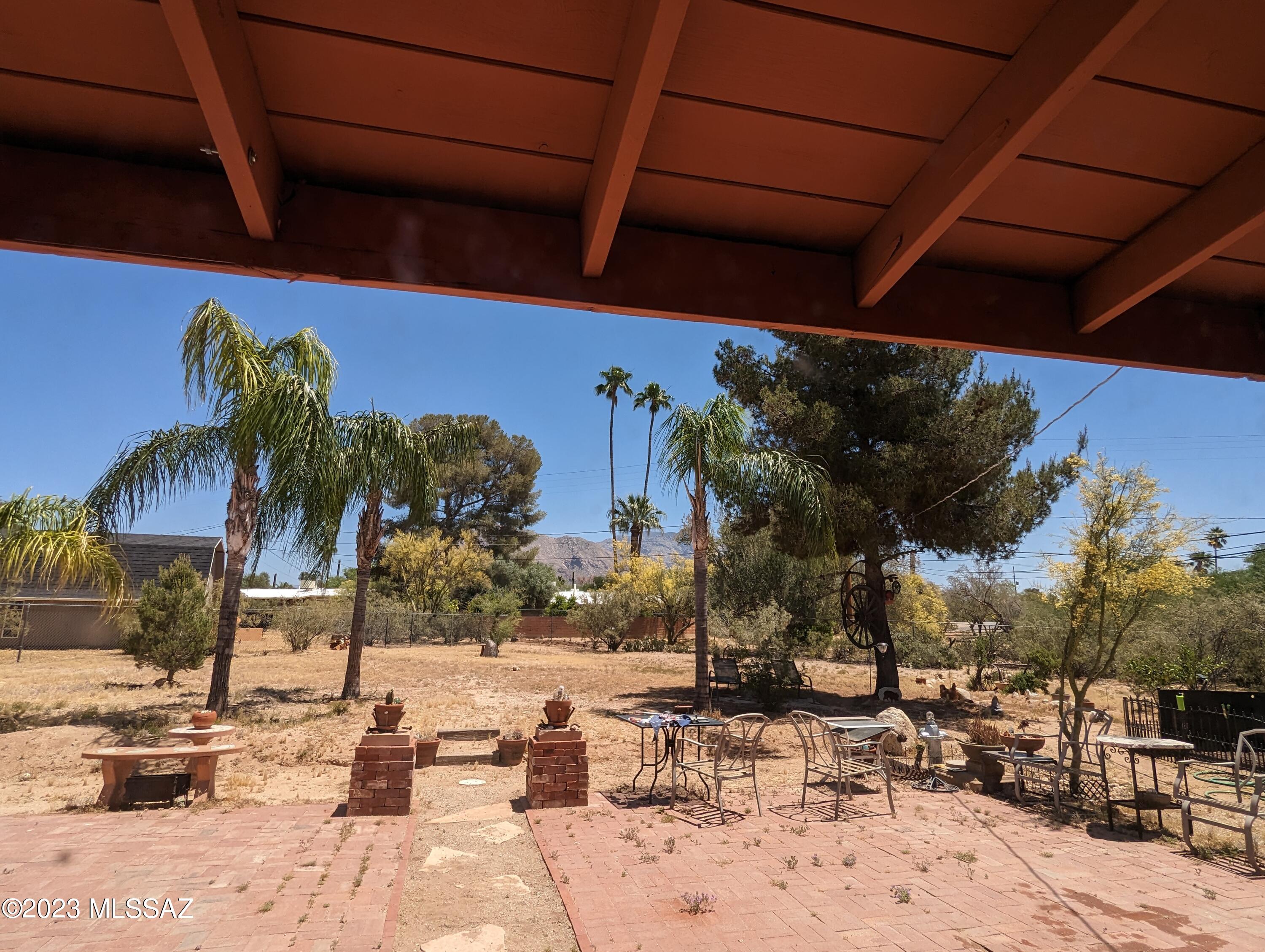 7424 N La Canada Drive