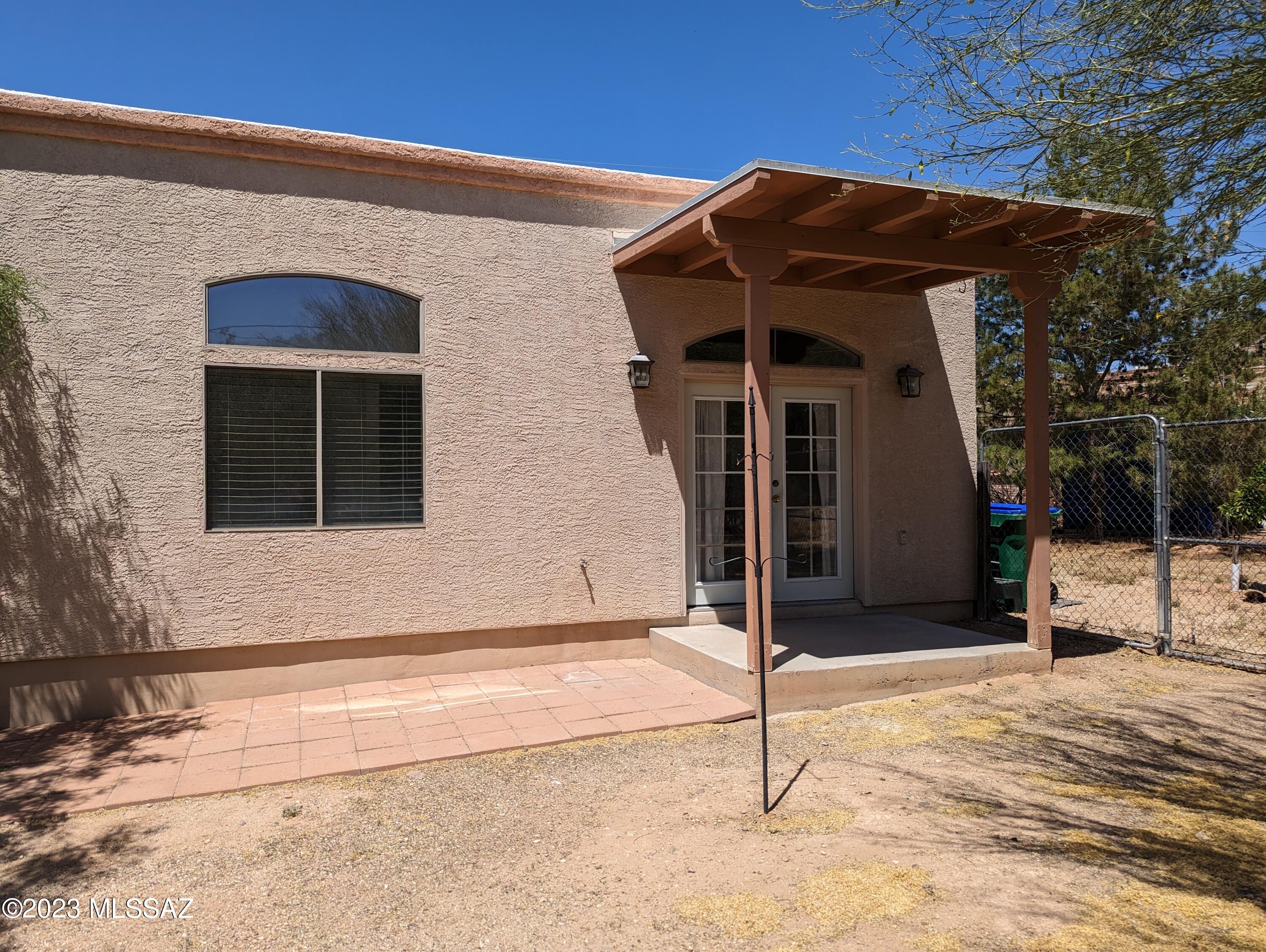 7424 N La Canada Drive