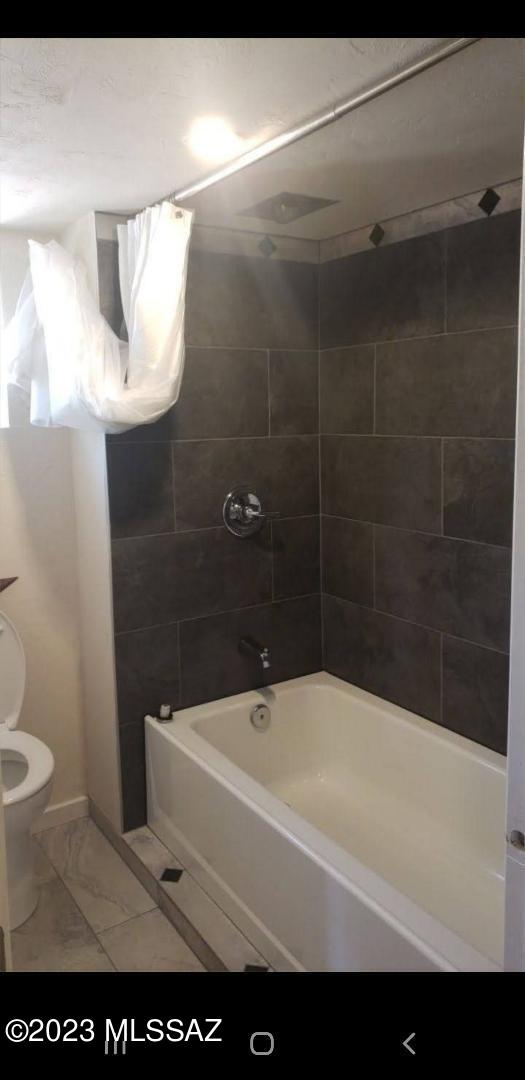 7424 N La Canada Drive