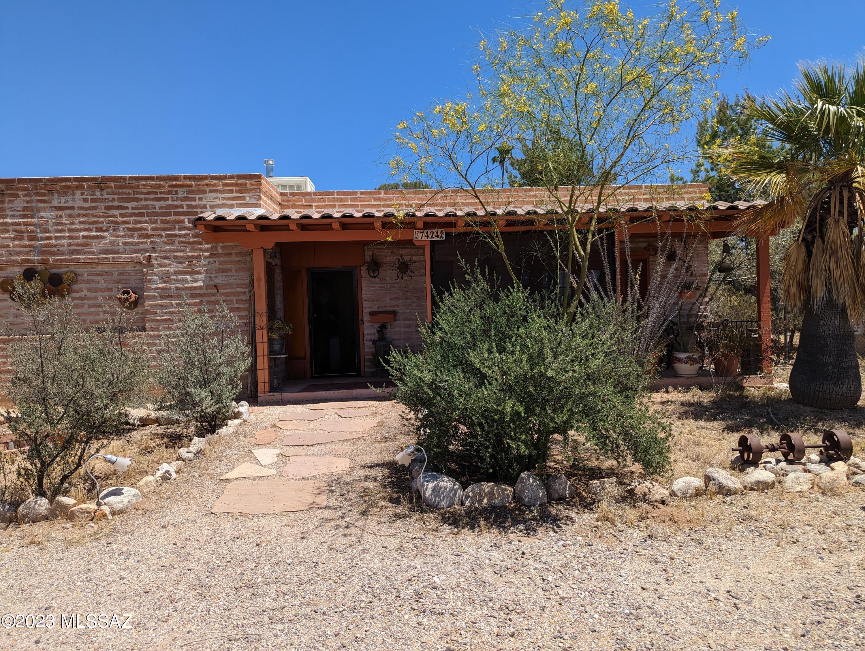 7424 N La Canada Drive