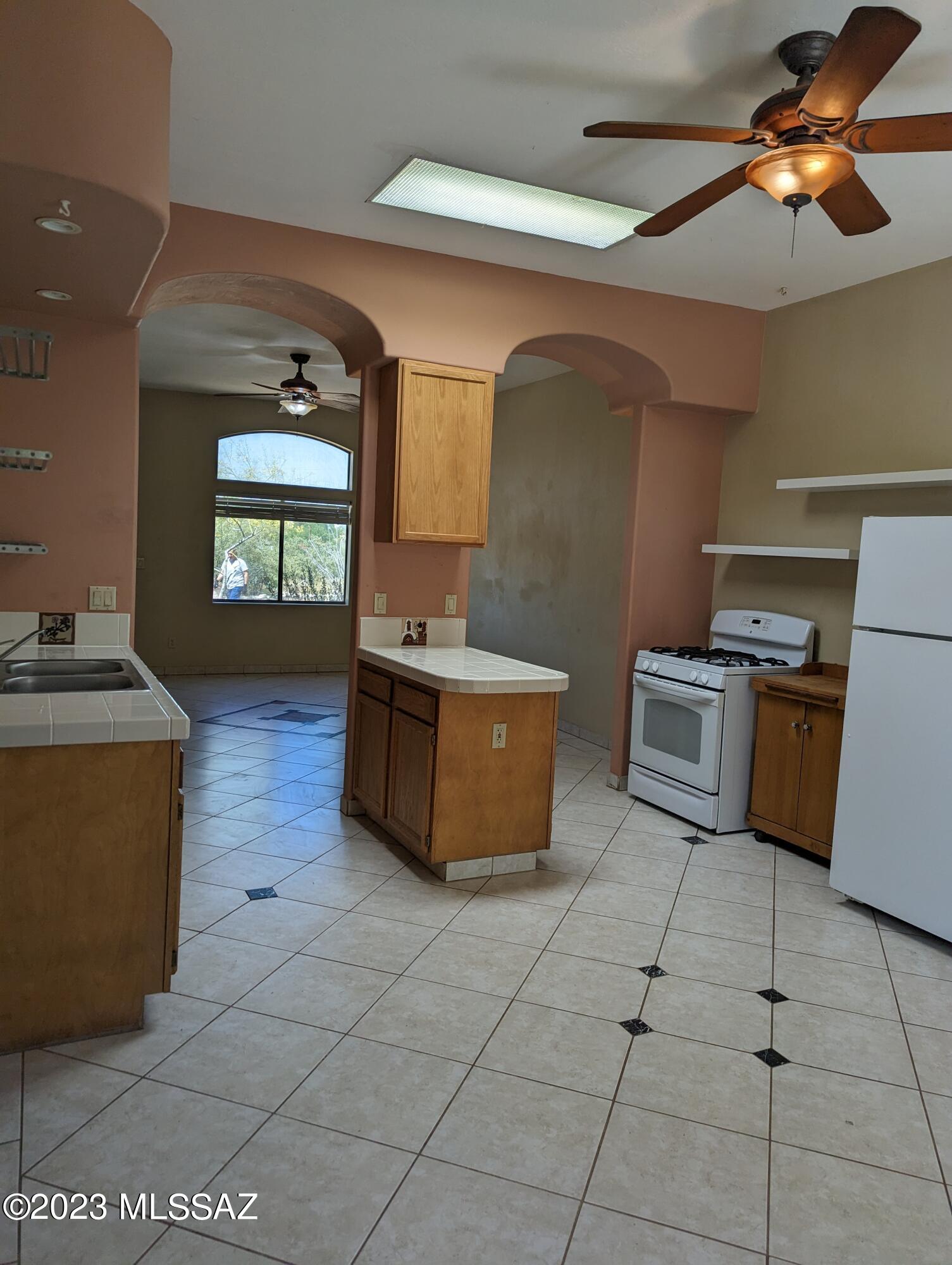 7424 N La Canada Drive