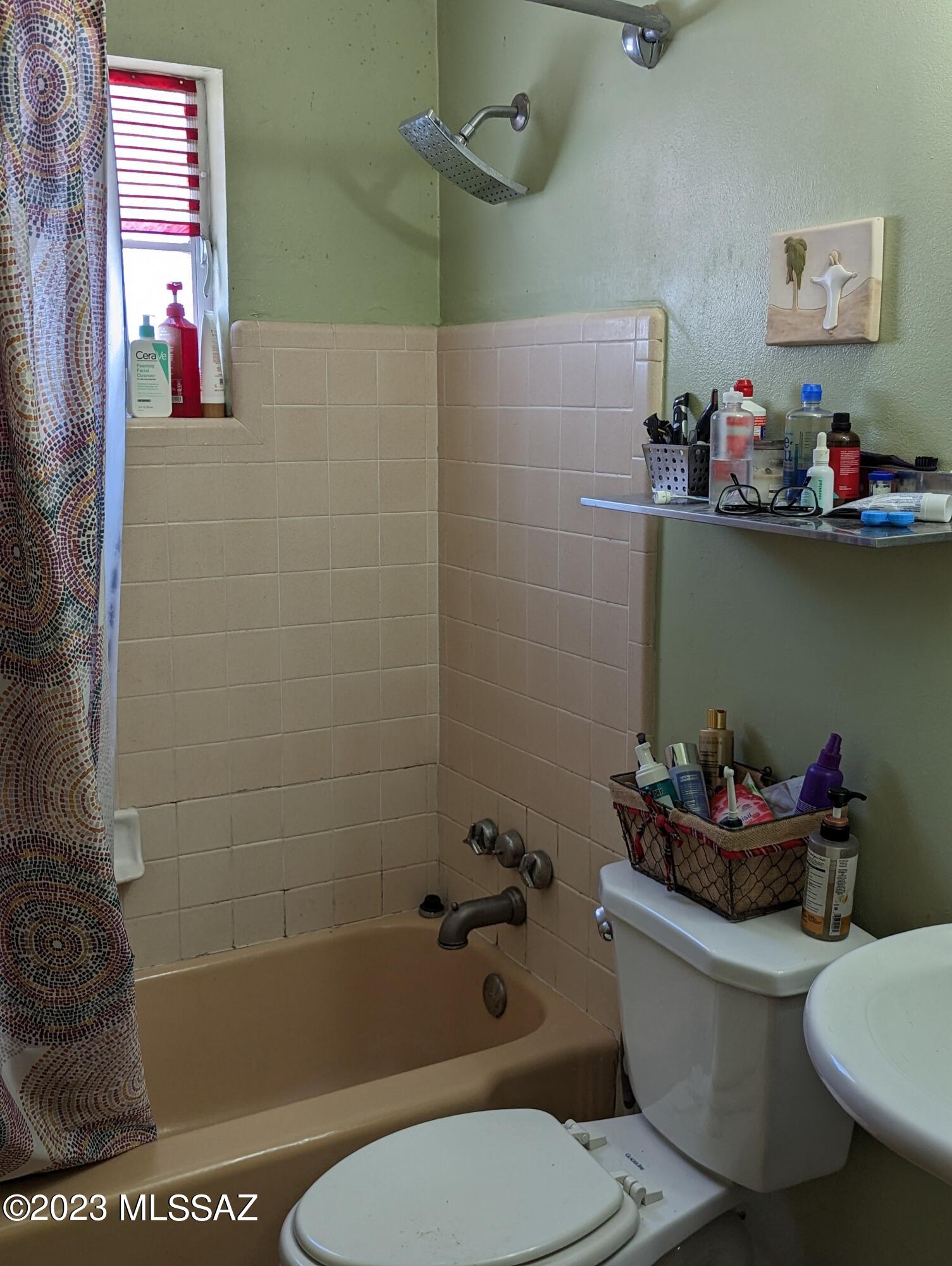 7424 N La Canada Drive